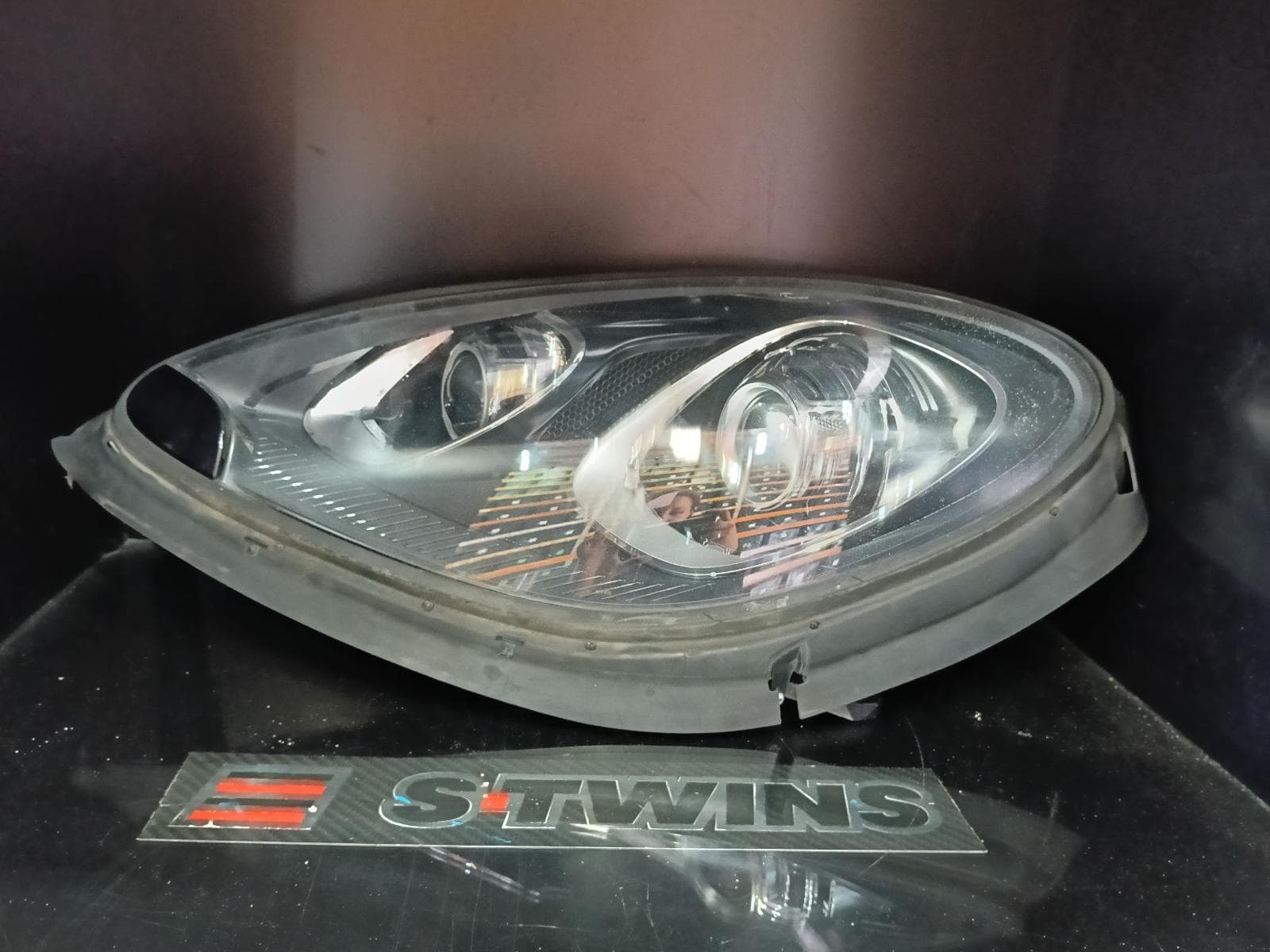 Used auto part listing image: 2017 PORSCHE MACAN LEFT HEADLAMP 95B, W/ BI-XENON, NON ADAPTIVE TYPE, 06/14-07/18 0000388564