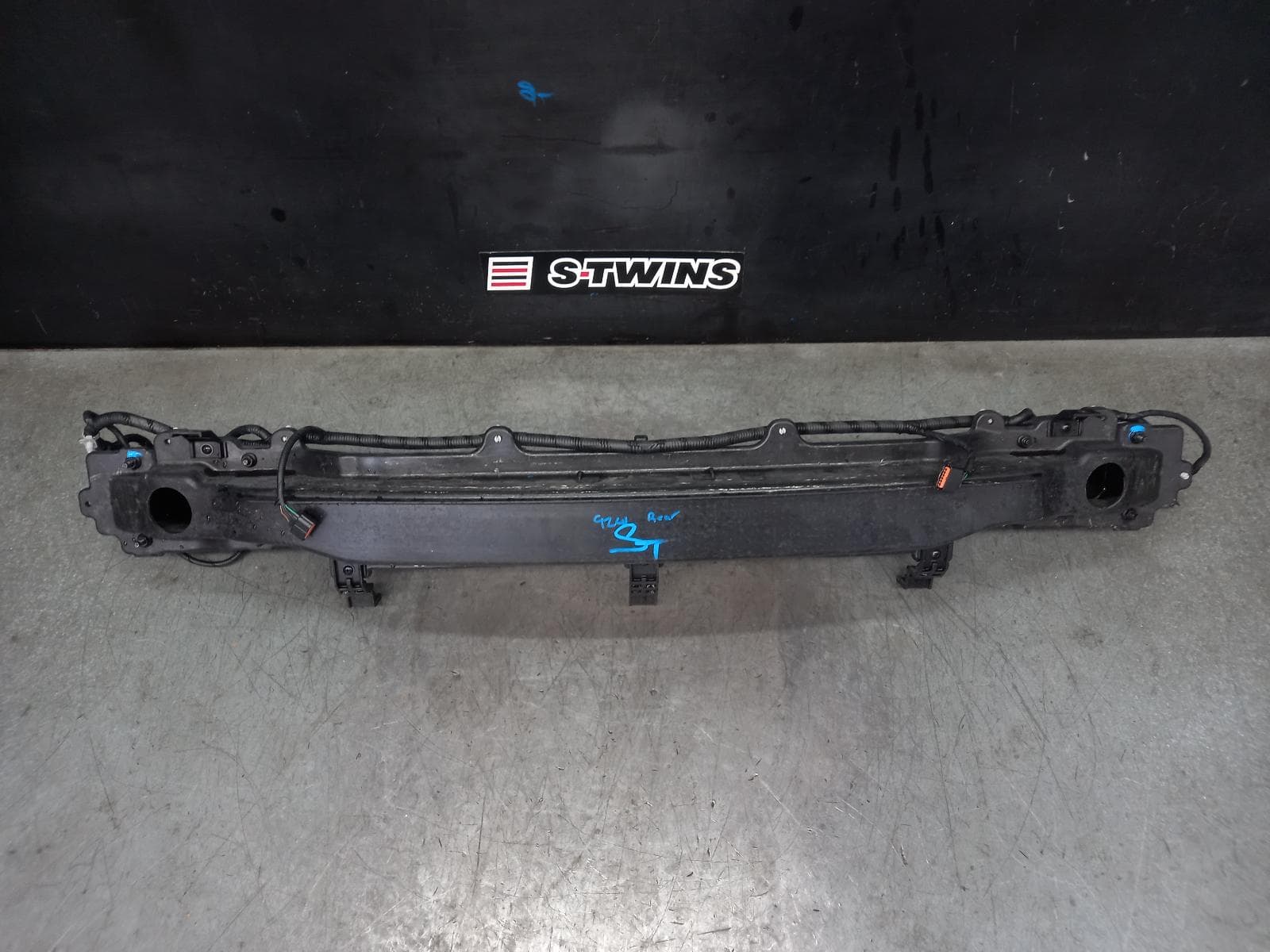 Used auto part listing image: 2017 HYUNDAI SANTA FE R BAR BRACKET REINFO MAIN REINFORCEMENT, DM, 06/12-02/18 0000368821