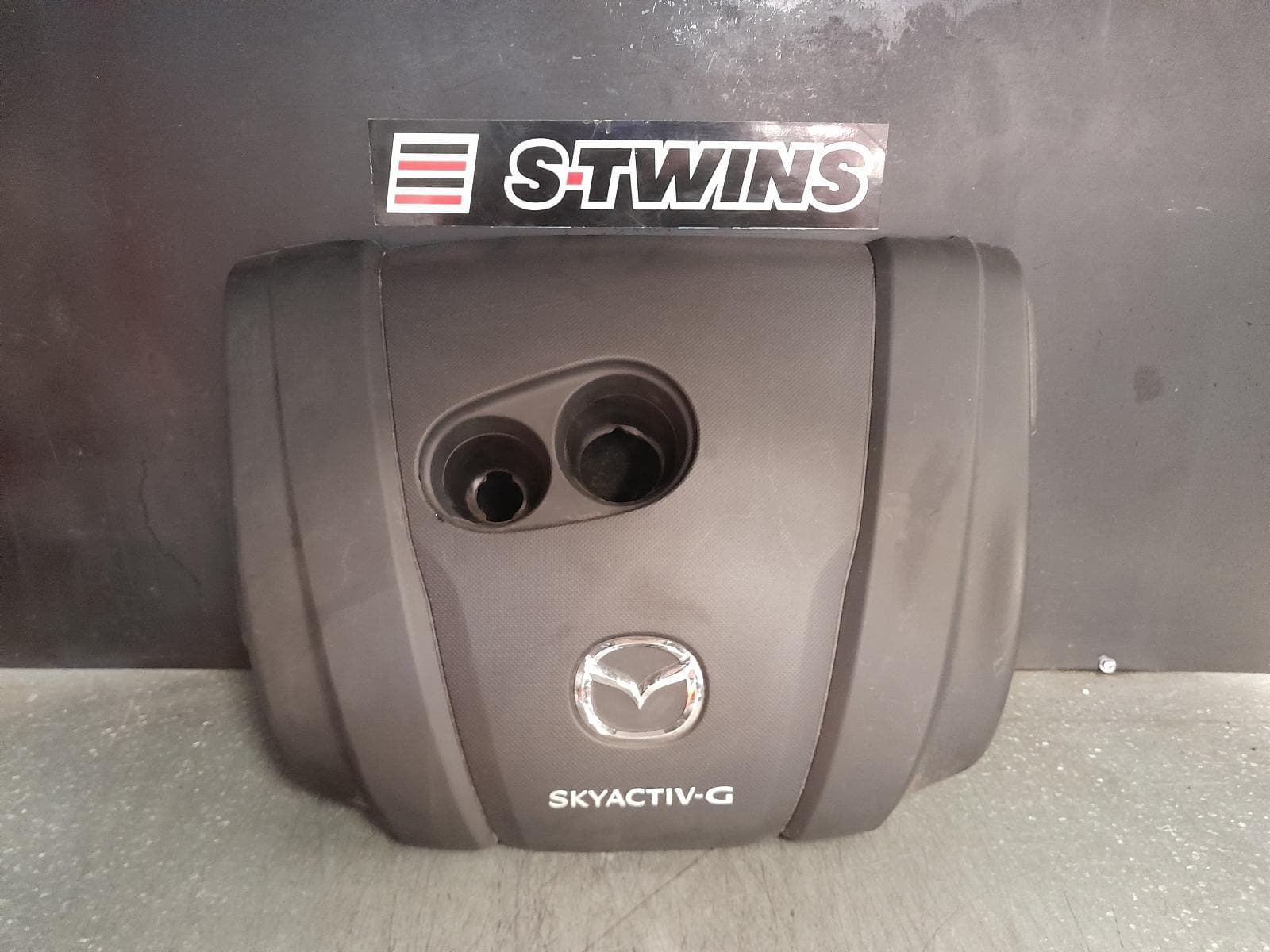Used auto part listing image: 2021 MAZDA CX30 ENGINE COVER DM, 10/19- 0000358726