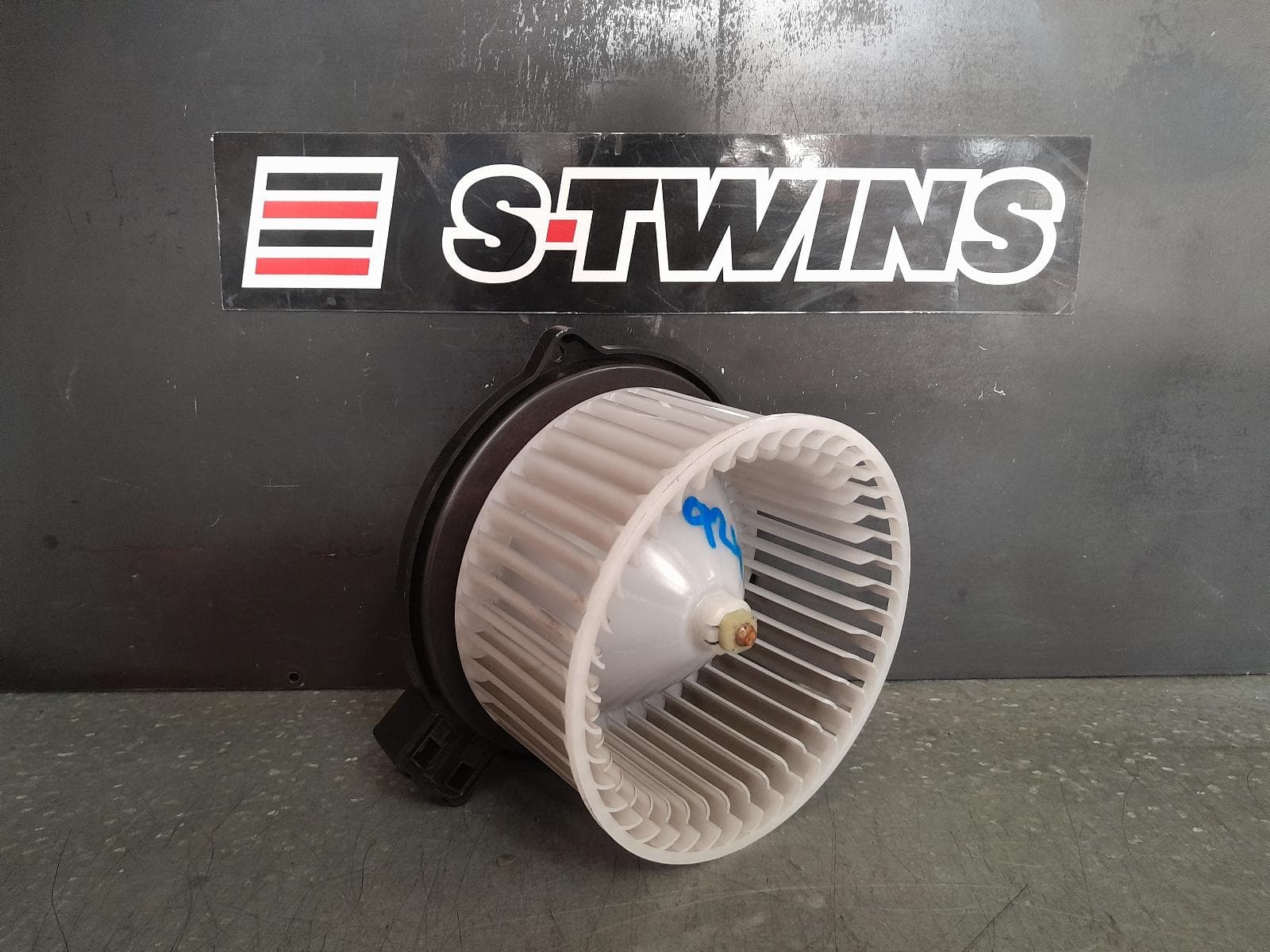 Used auto part listing image: 2021 MAZDA CX30 HEATER FAN MOTOR DM, 10/19- 0000358760