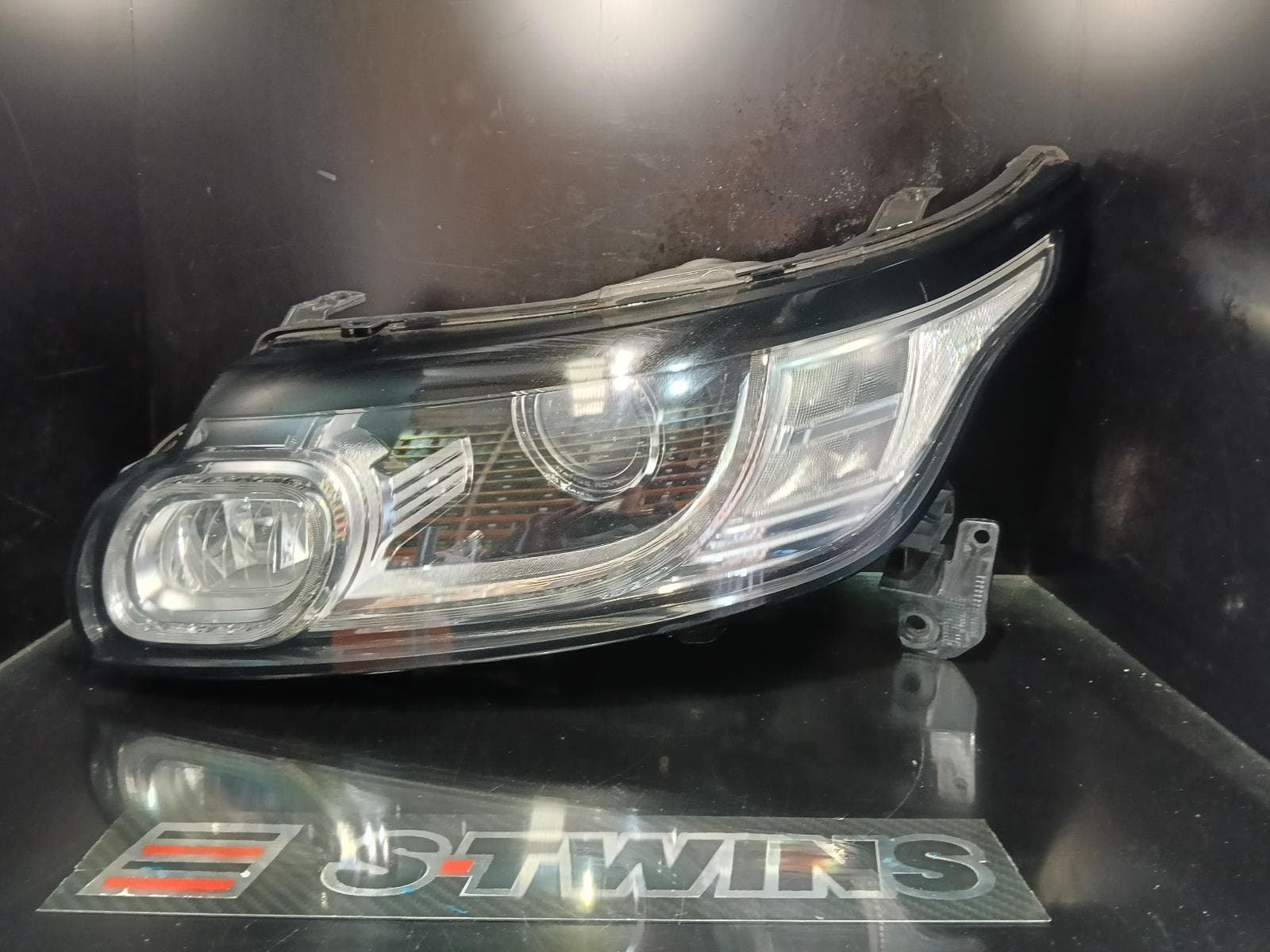 Used auto part listing image: 2014 LAND ROVER RANGEROVER SPORT LEFT HEADLAMP L494, BI-XENON TYPE, W/ AUTO DIP, AUTOBIOGRAPHY, 06/13-10/17 0000397350