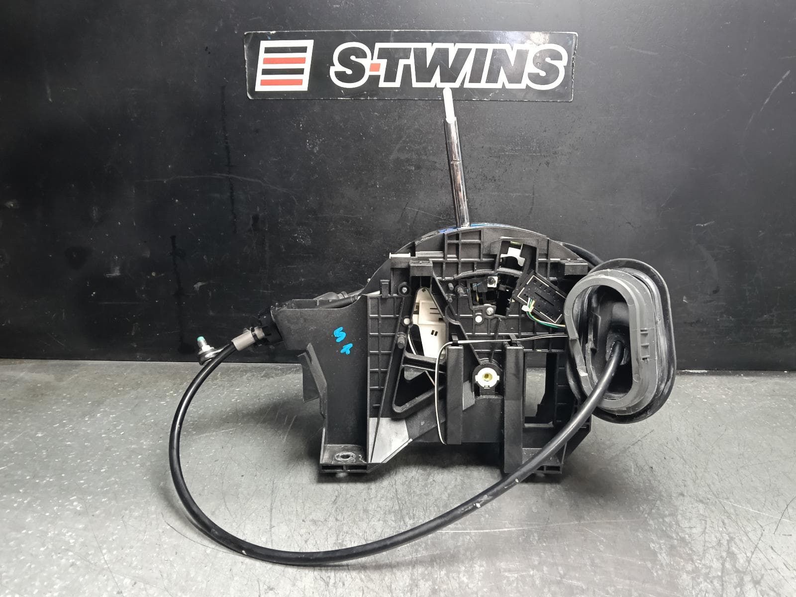 Used auto part listing image: 2017 RENAULT KALEOS GEAR STICK SHIFTER XZG, 05/16- 0000414260