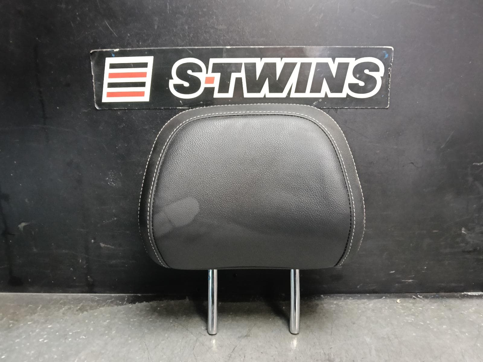 Used auto part listing image: 2017 RENAULT KALEOS HEADREST XZG, 05/16- 0000414275