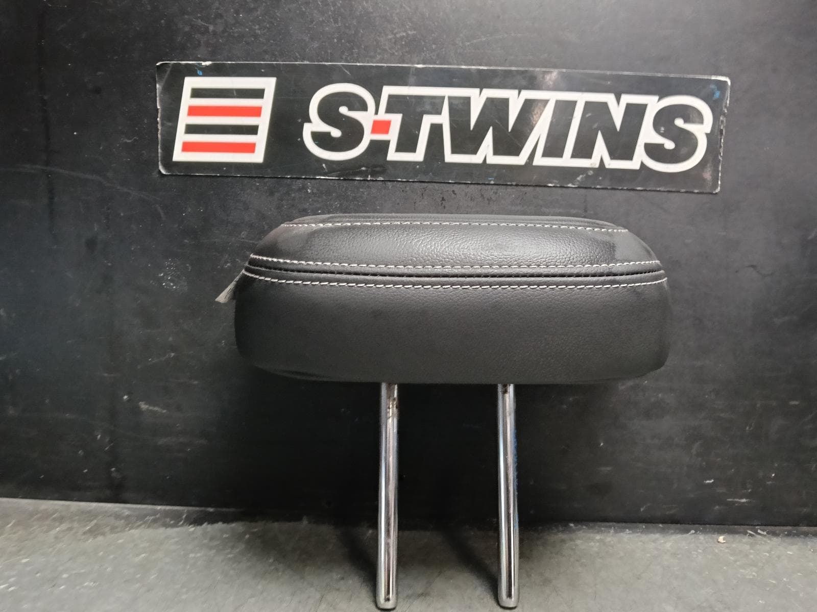 Used auto part listing image: 2017 RENAULT KALEOS HEADREST XZG, 05/16- 0000414276