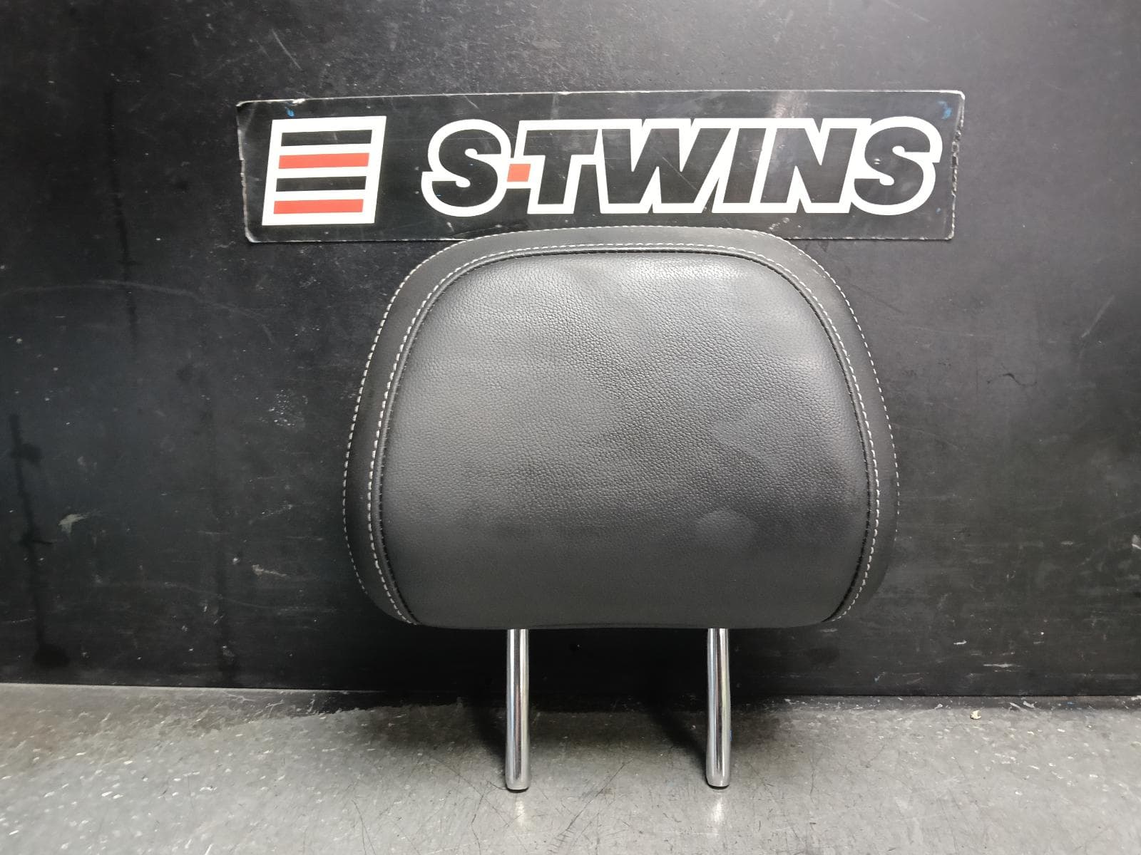 Used auto part listing image: 2017 RENAULT KALEOS HEADREST XZG, 05/16- 0000414277