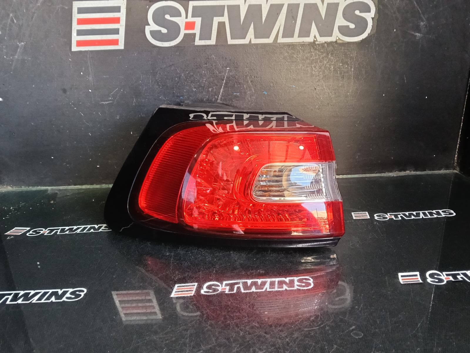 Used auto part listing image: 2015 JEEP CHEROKEE LEFT TAILLIGHT KL, IN BODY, 02/14-03/18 0000395823