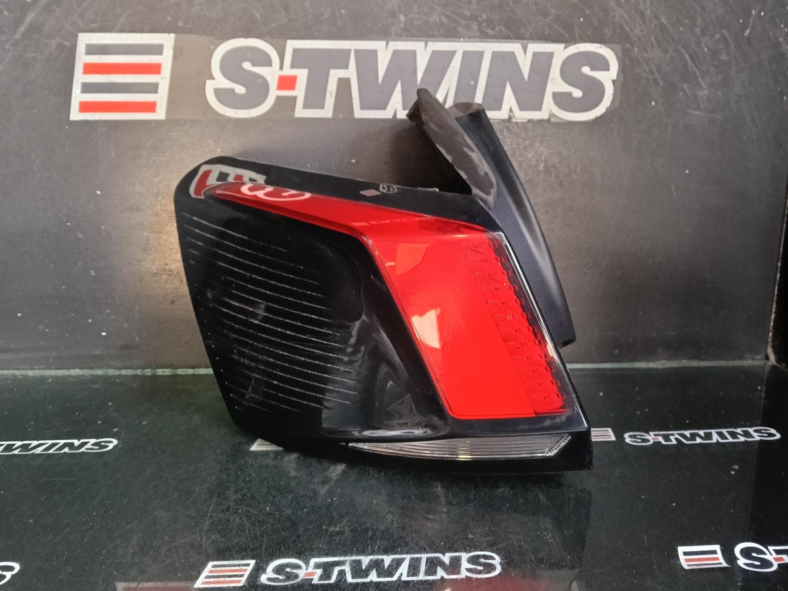 Used auto part listing image: 2017 PEUGEOT 3008 LEFT TAILLIGHT P84, IN BODY, LED TYPE, 10/16-10/20 0000407323
