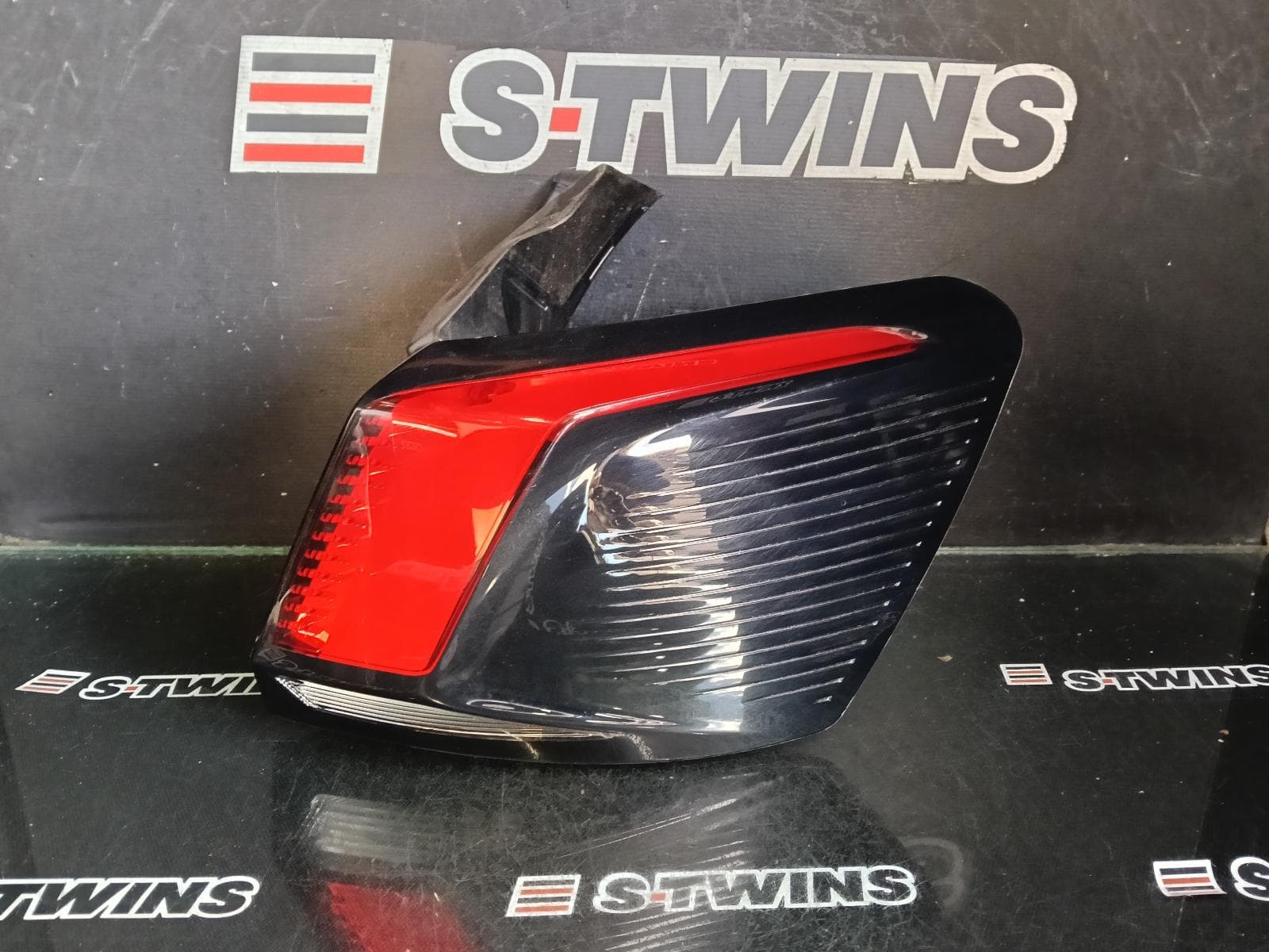 Used auto part listing image: 2017 PEUGEOT 3008 RIGHT TAILLIGHT P84, IN BODY, LED TYPE, 10/16-10/20 0000407322