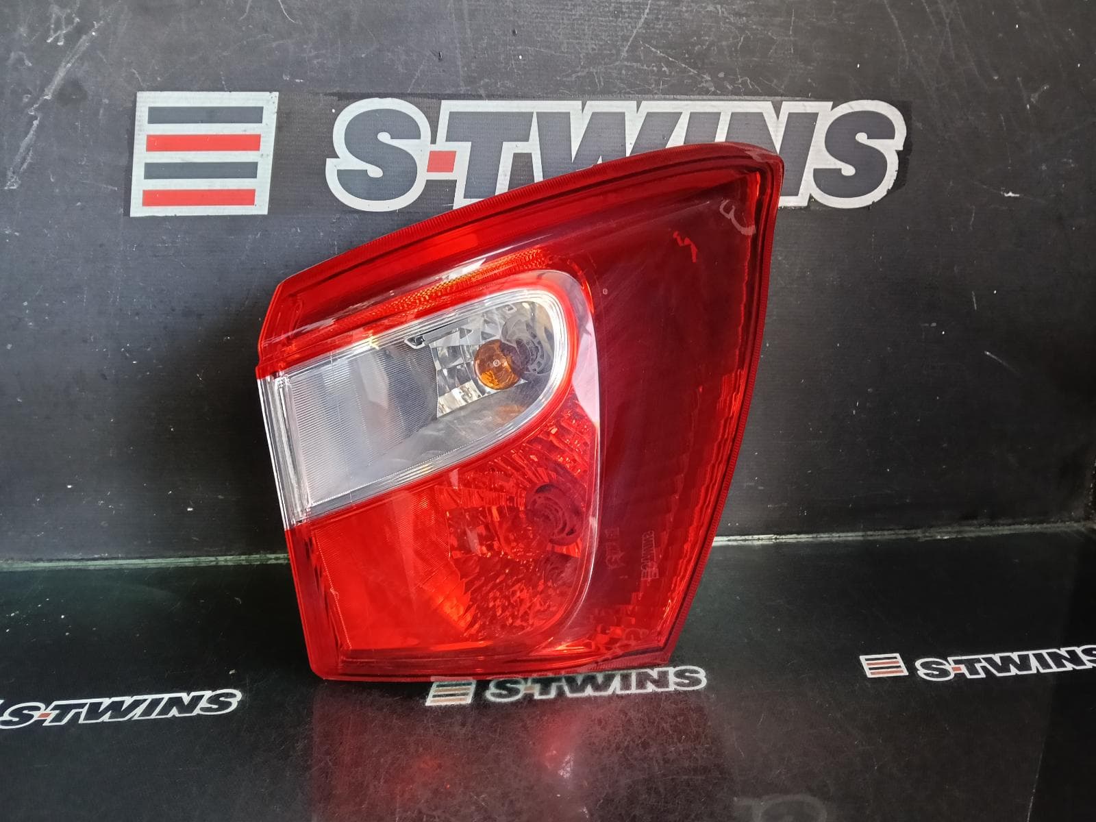 Used auto part listing image: 2014 SUZUKI S-CROSS RIGHT TAILLIGHT JY, IN BODY, NON LED TYPE, 09/13-05/22 0000379267