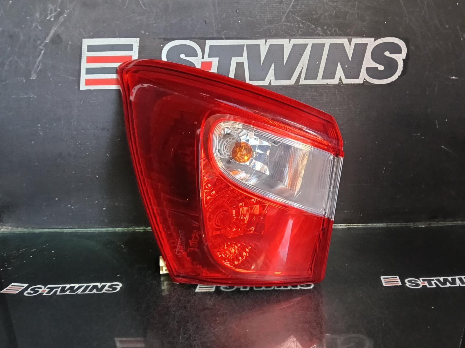 Used auto part listing image: 2014 SUZUKI S-CROSS LEFT TAILLIGHT JY, IN BODY, NON LED TYPE, 09/13-05/22 0000379268