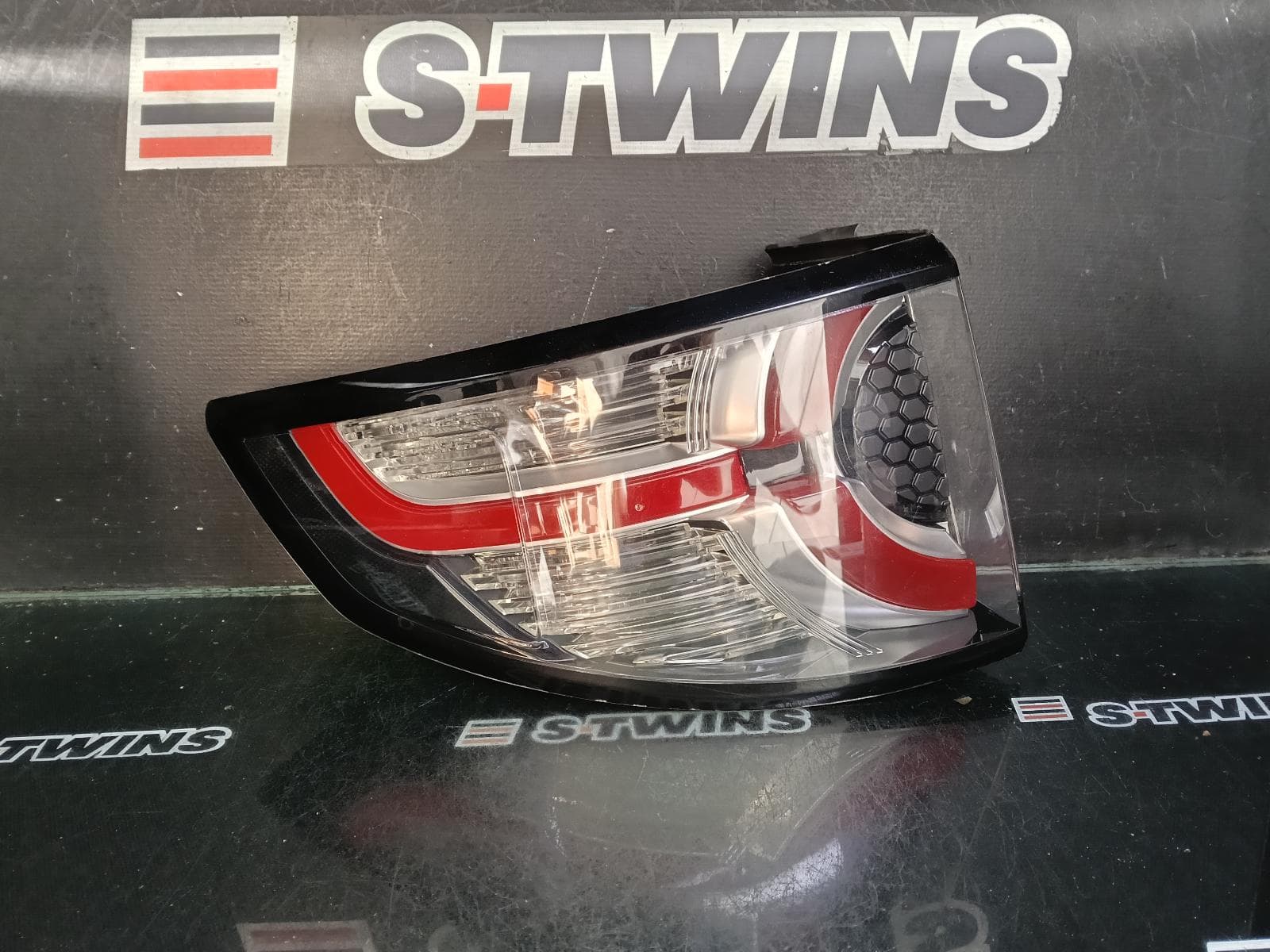 Used auto part listing image: 2018 LAND ROVER DISCOVERY SPORT LEFT TAILLIGHT IN BODY, LED, RED MARKING LIGHT TYPE, L550, 01/15-06/19 0000411166