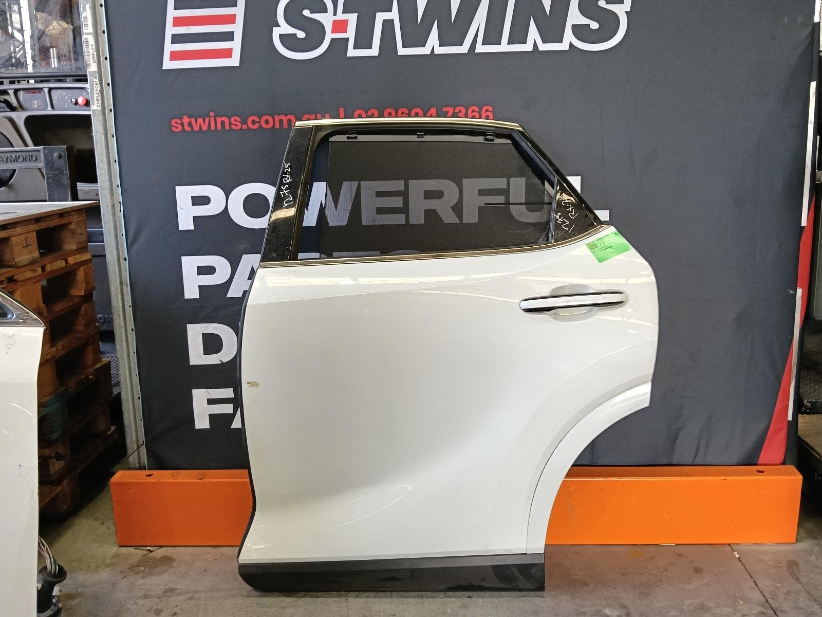 Used auto part listing image: 2025 LEXUS RX SERIES LEFT REAR DOOR SLIDING ALA10, 10/22- 0000410529