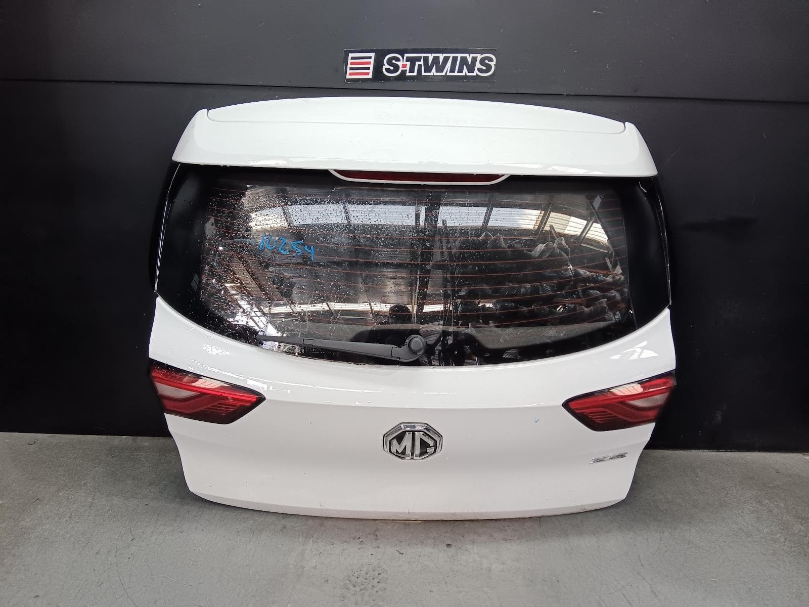 Used auto part listing image: 2022 MG ZS BOOTLID TAILGATE TAILGATE, NON EV, AZS1, 09/17- 0000410383
