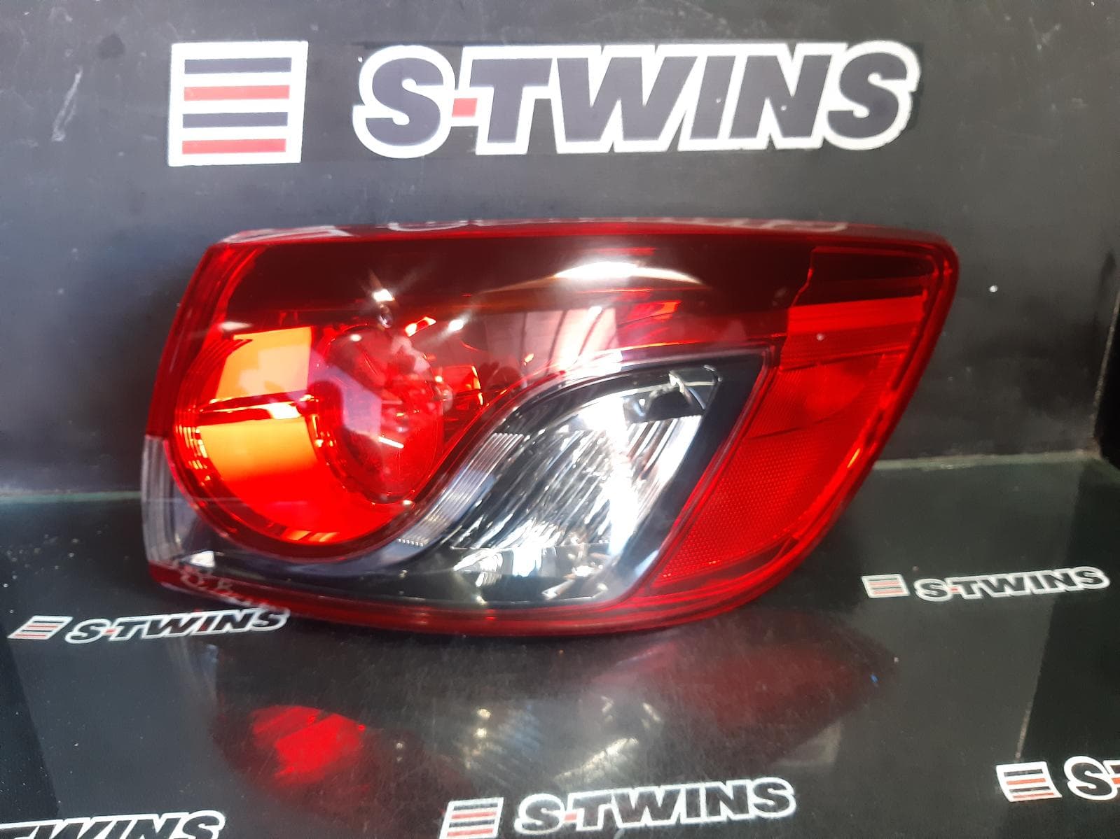 Used auto part listing image: 2013 MAZDA CX9 RIGHT TAILLIGHT TB, 10/12-12/15 0000373018