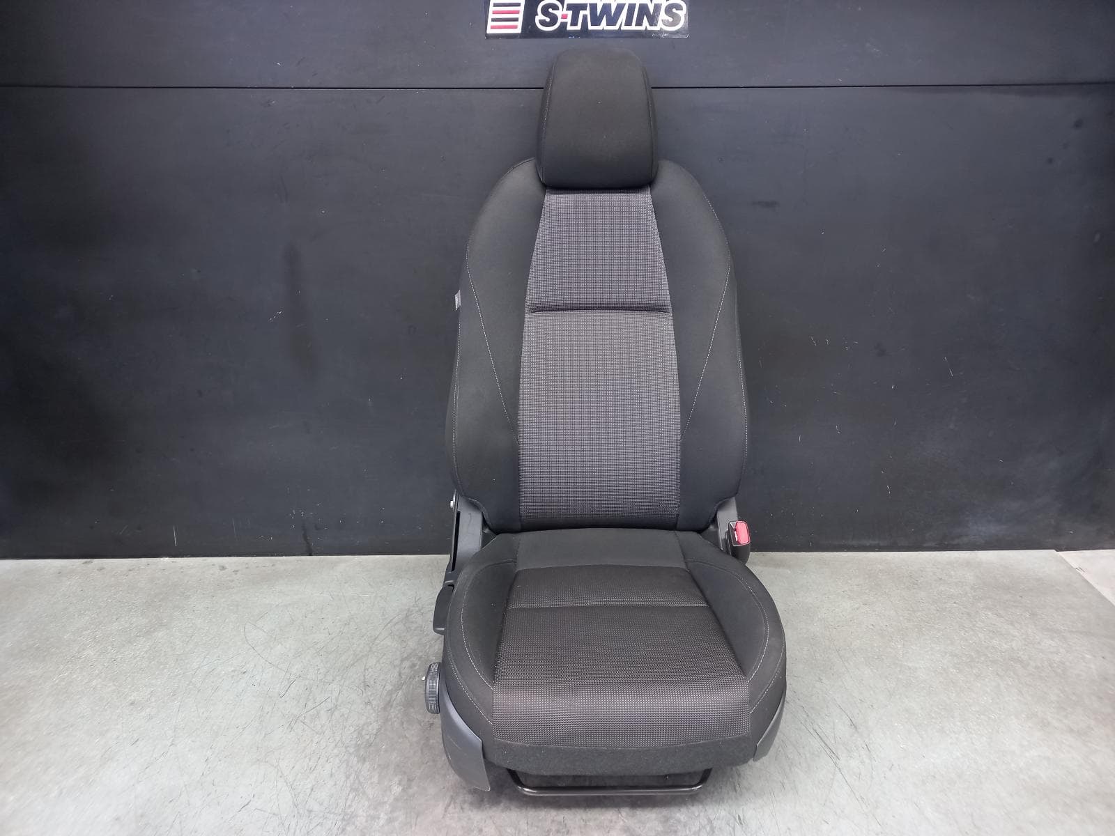 Used auto part listing image: 2021 MAZDA CX30 FRONT SEAT RH FRONT, DM, BLACK CLOTH, 10/19- 0000358712