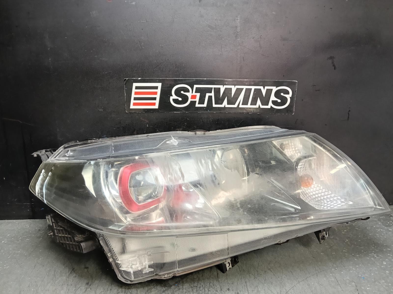 Used auto part listing image: 2016 SUZUKI VITARA RIGHT HEADLAMP VITARA, LY (VIN TSM), W/ LED TYPE, RED SURROUND TYPE, 04/16-09/18 0000389437