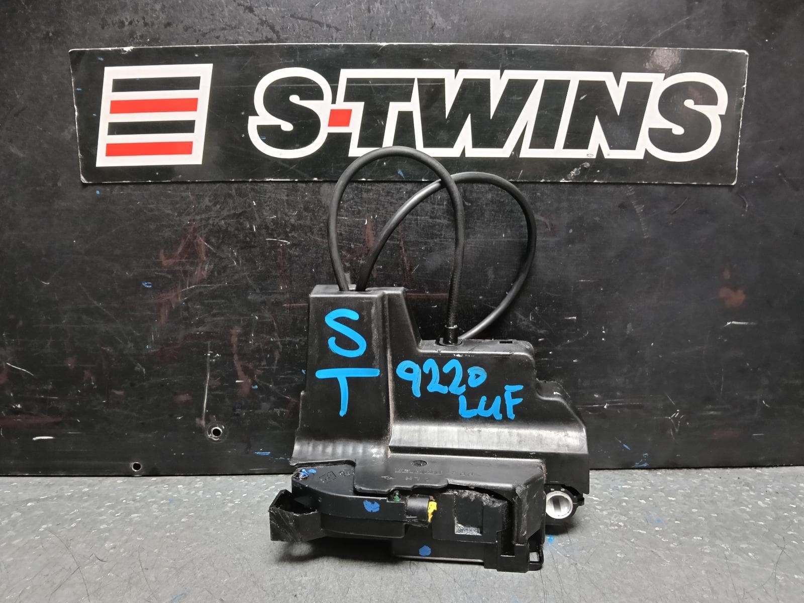 Used auto part listing image: 2019 RENAULT KANGOO DOOR BOOT GATE LOCK X61, LEFT FRONT DOOR LOCK, 10/10-02/22 0000388849