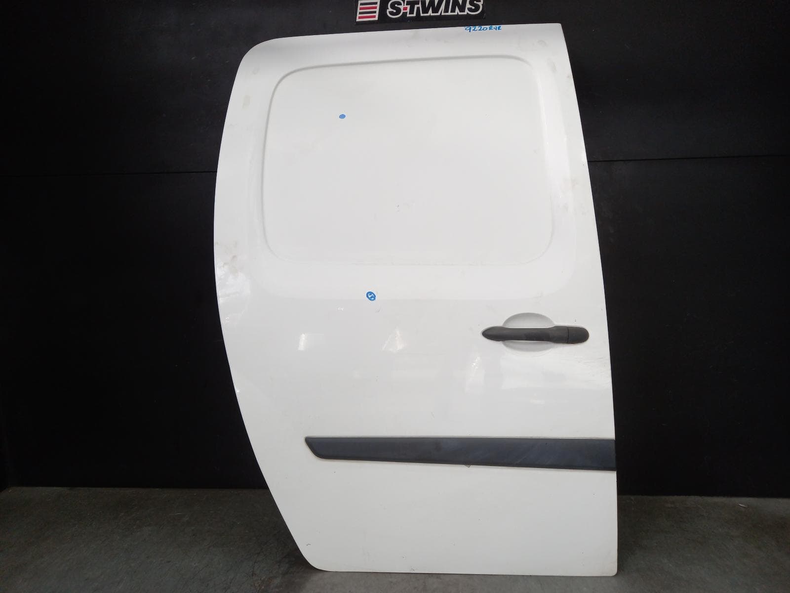Used auto part listing image: 2019 RENAULT KANGOO RIGHT REAR DOOR SLIDING X61, PANEL TYPE SLIDING DOOR, 10/10-02/22 0000388777