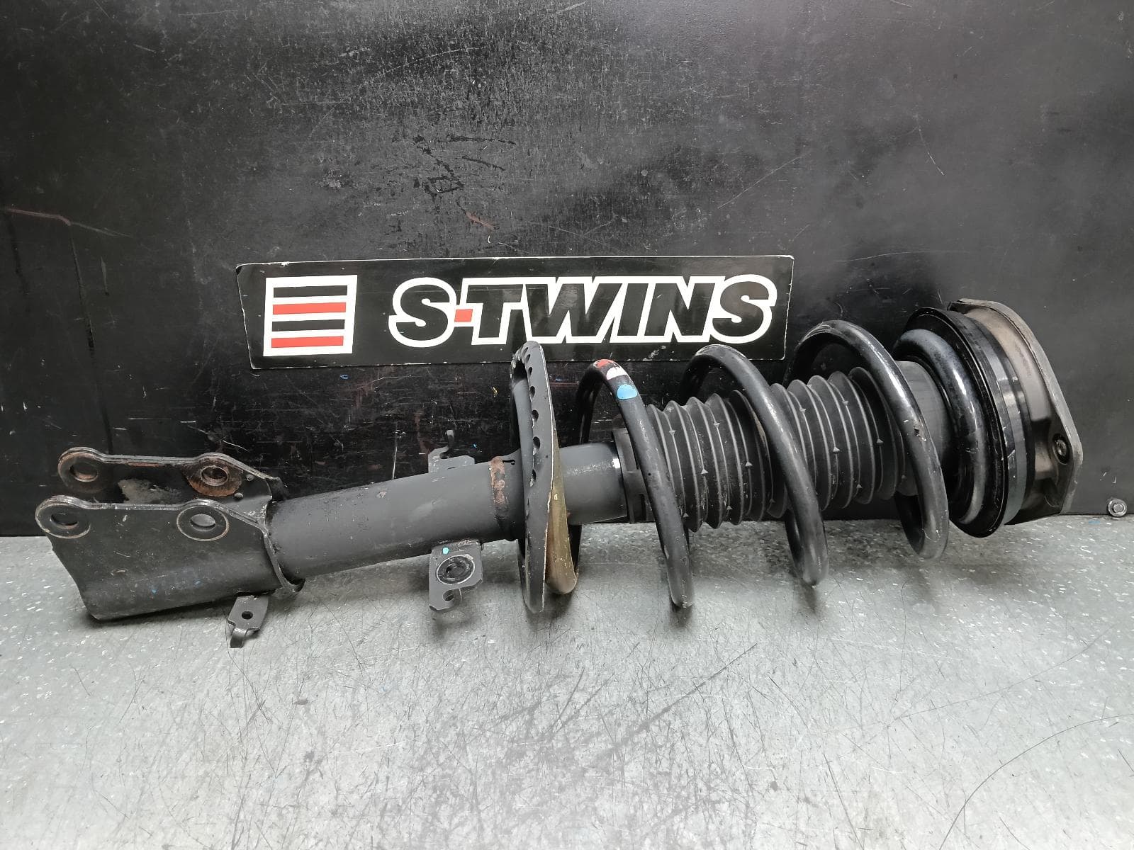 Used auto part listing image: 2019 RENAULT KANGOO RIGHT FRONT STRUT DIESEL, 1.5, X61, 09/13-02/22 0000388855