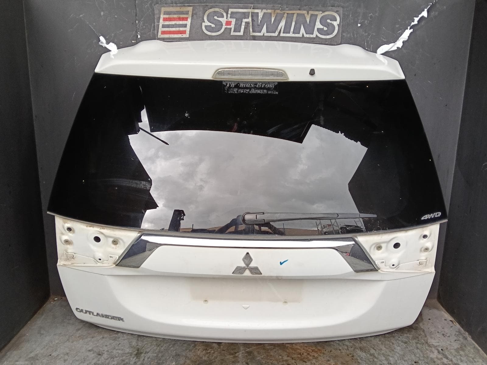 Used auto part listing image: 2016 MITSUBISHI OUTLANDER BOOTLID TAILGATE TAILGATE, ZK-ZL, NON POWER LIFTGATE, NON SPOILER, W/ CAMERA TYPE, 01/15-07/21 0000383156