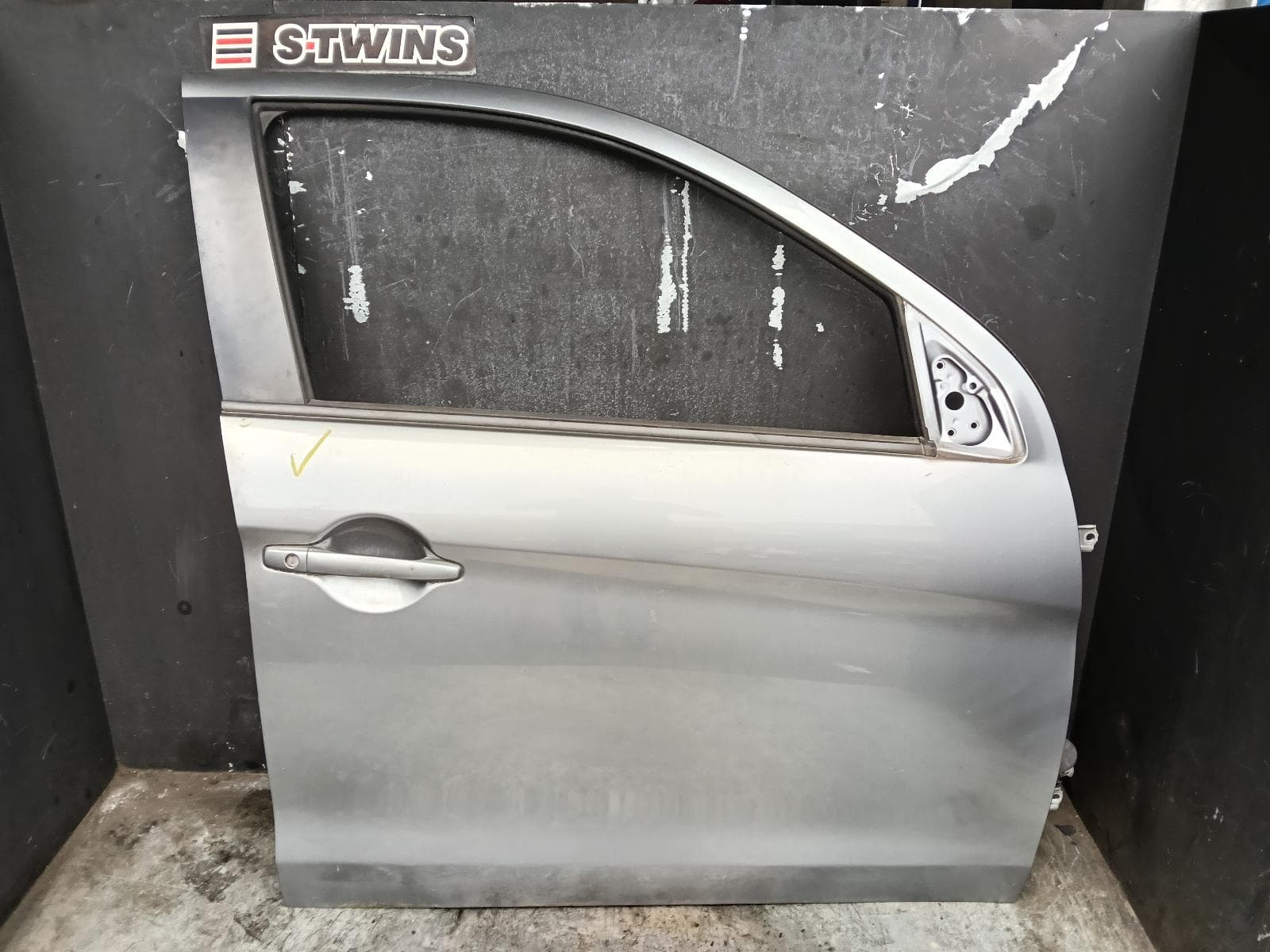 Used auto part listing image: 2013 MITSUBISHI ASX RIGHT FRONT DOOR XA-XC, 05/10-06/18 0000407505