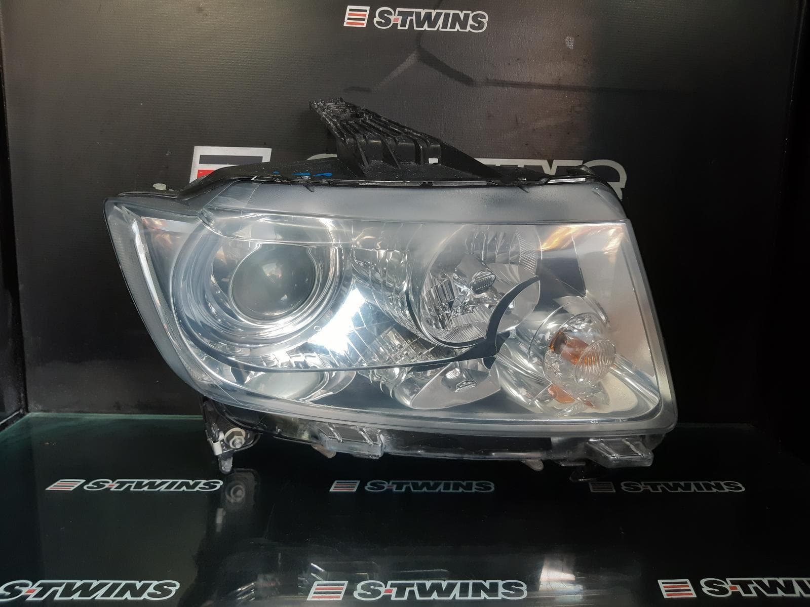 Used auto part listing image: 2012 JEEP COMPASS RIGHT HEADLAMP MK, QUAD REFLECTOR TYPE, 07/11-06/13 0000356538