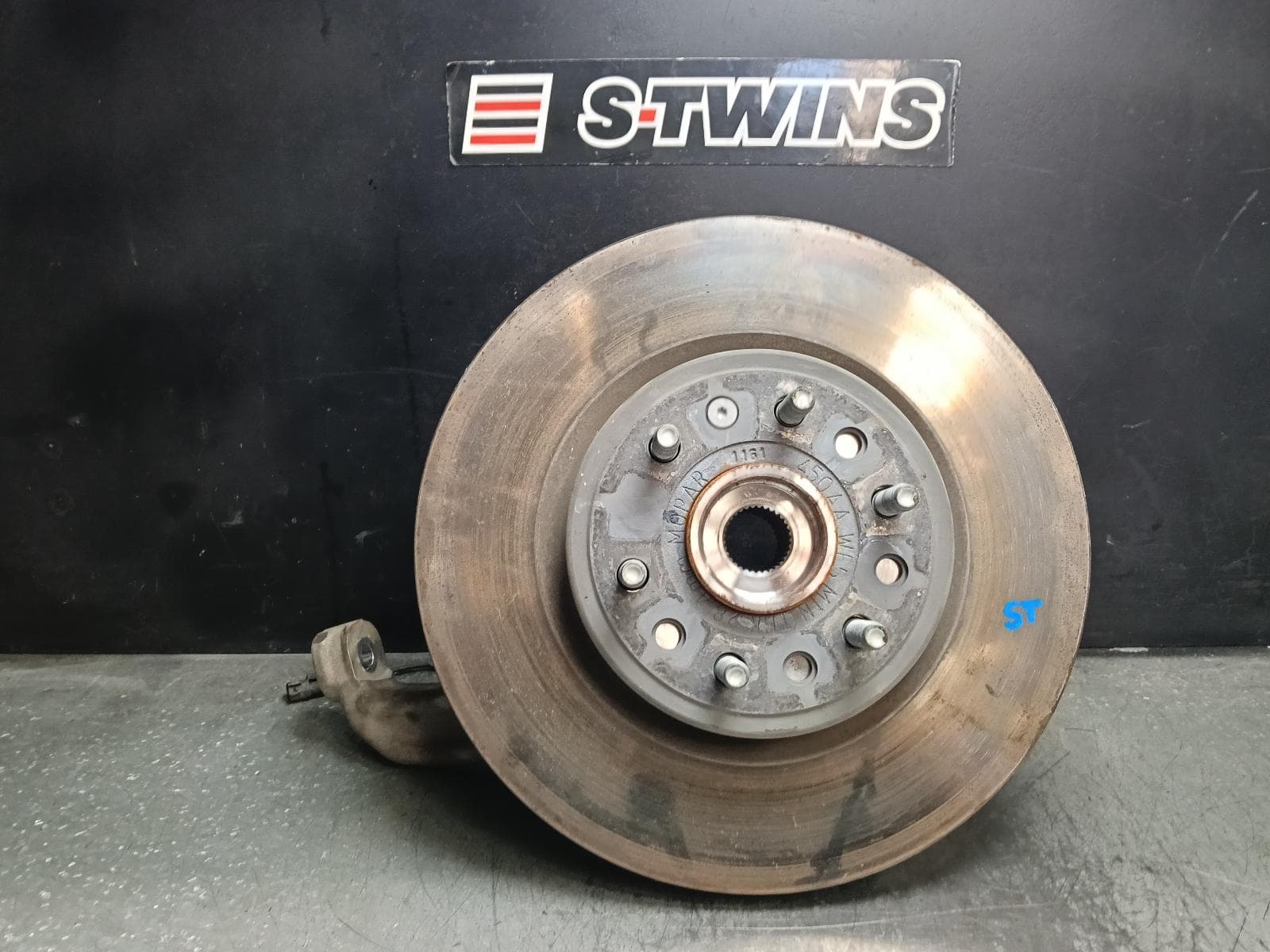 Used auto part listing image: 2021 RAM 1500 LEFT FRONT HUB ASSEMBLY DT, 12/20- 0000413159