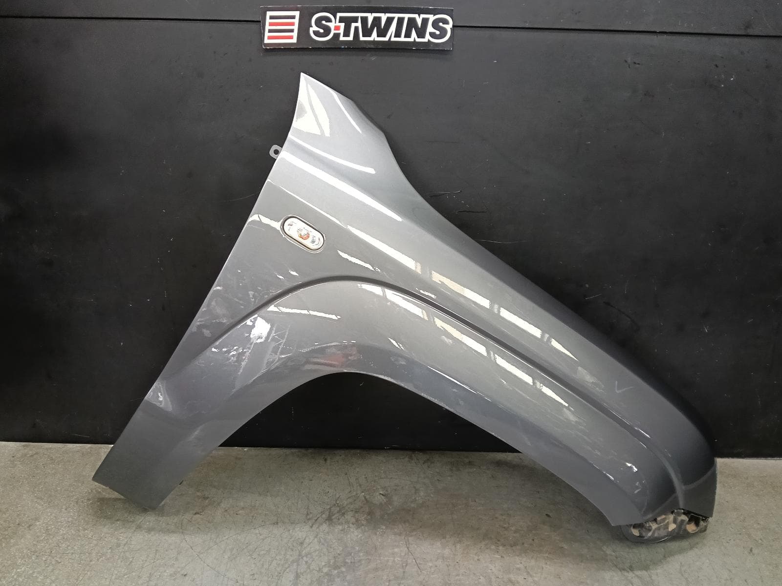 Used auto part listing image: 2018 VOLKSWAGEN AMAROK RIGHT GUARD 2H, NON FLARE, NON SNORKEL TYPE, 10/10-09/22 0000406812