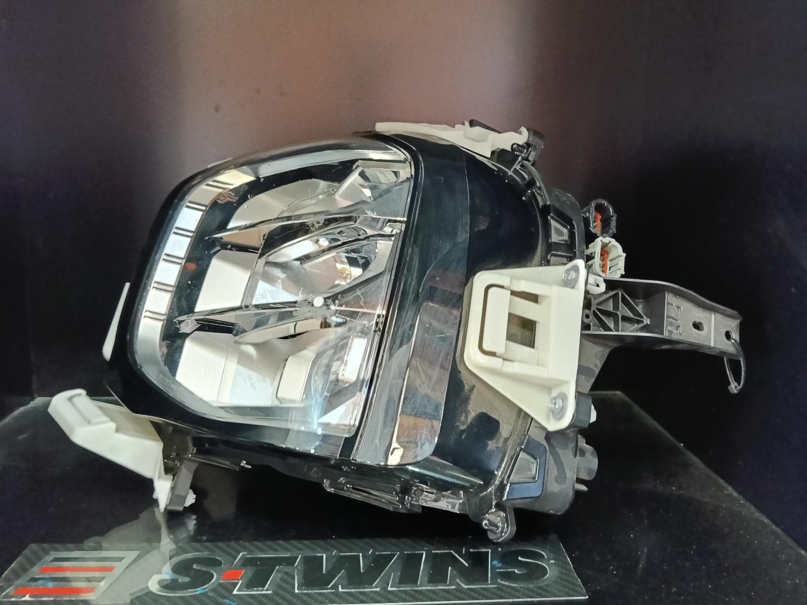 Used auto part listing image: 2022 MITSUBISHI OUTLANDER LEFT HEADLAMP ZM, W/ LED, AUTO LEVELLING, AUTO ON, AUTO HIGH BEAM, ADAPTIVE TYPE, 08/21- 0000383730