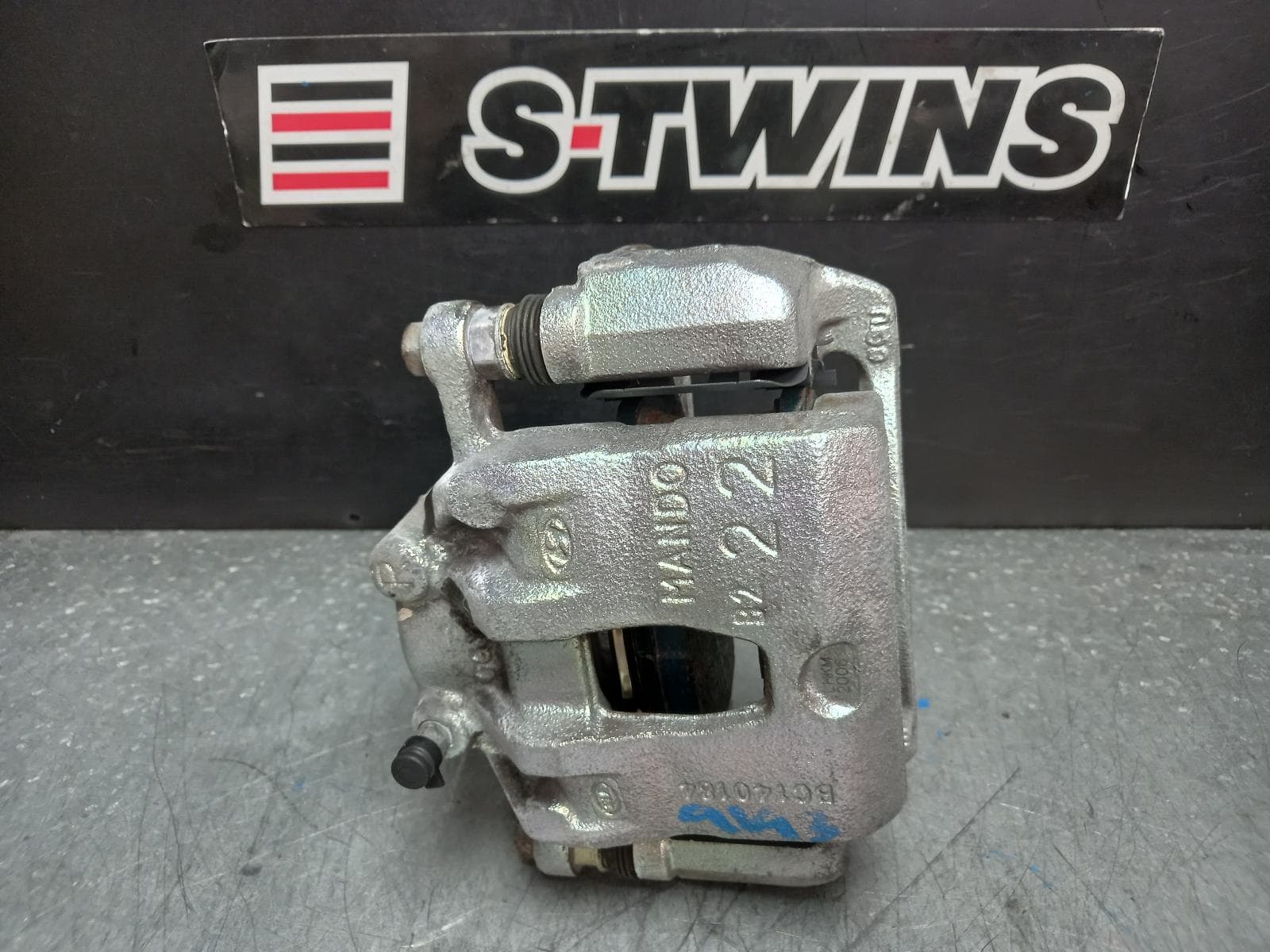 Used auto part listing image: 2016 HYUNDAI ACCENT CALIPER RH FRONT, RB, 05/11-12/19 0000374321