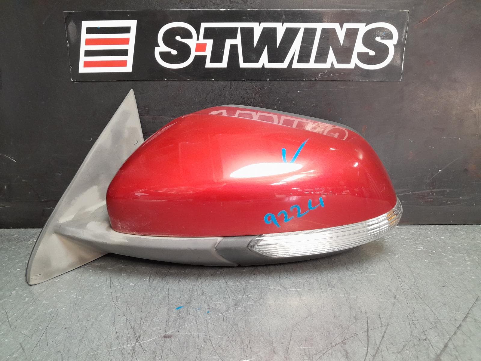 Used auto part listing image: 2021 MG ZS LEFT DOOR MIRROR W/ POWER, HEATED, NON CAMERA, NON BLIND SPOT TYPE, COLOUR CODED, AZS1, 09/17- 0000372968