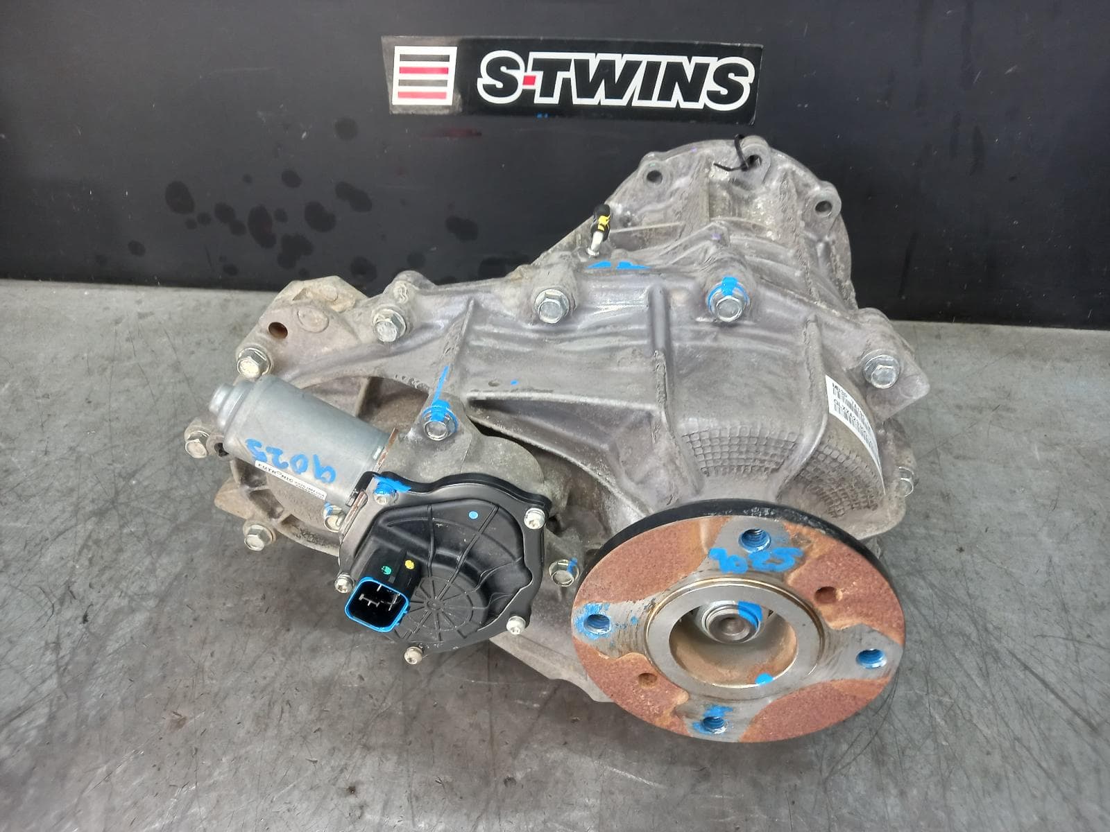 Used auto part listing image: 2023 FORD RANGER TRANSFER CASE RA, AUTO, AWD, DIESEL, 2.0, TURBO, 05/22- 0000376855