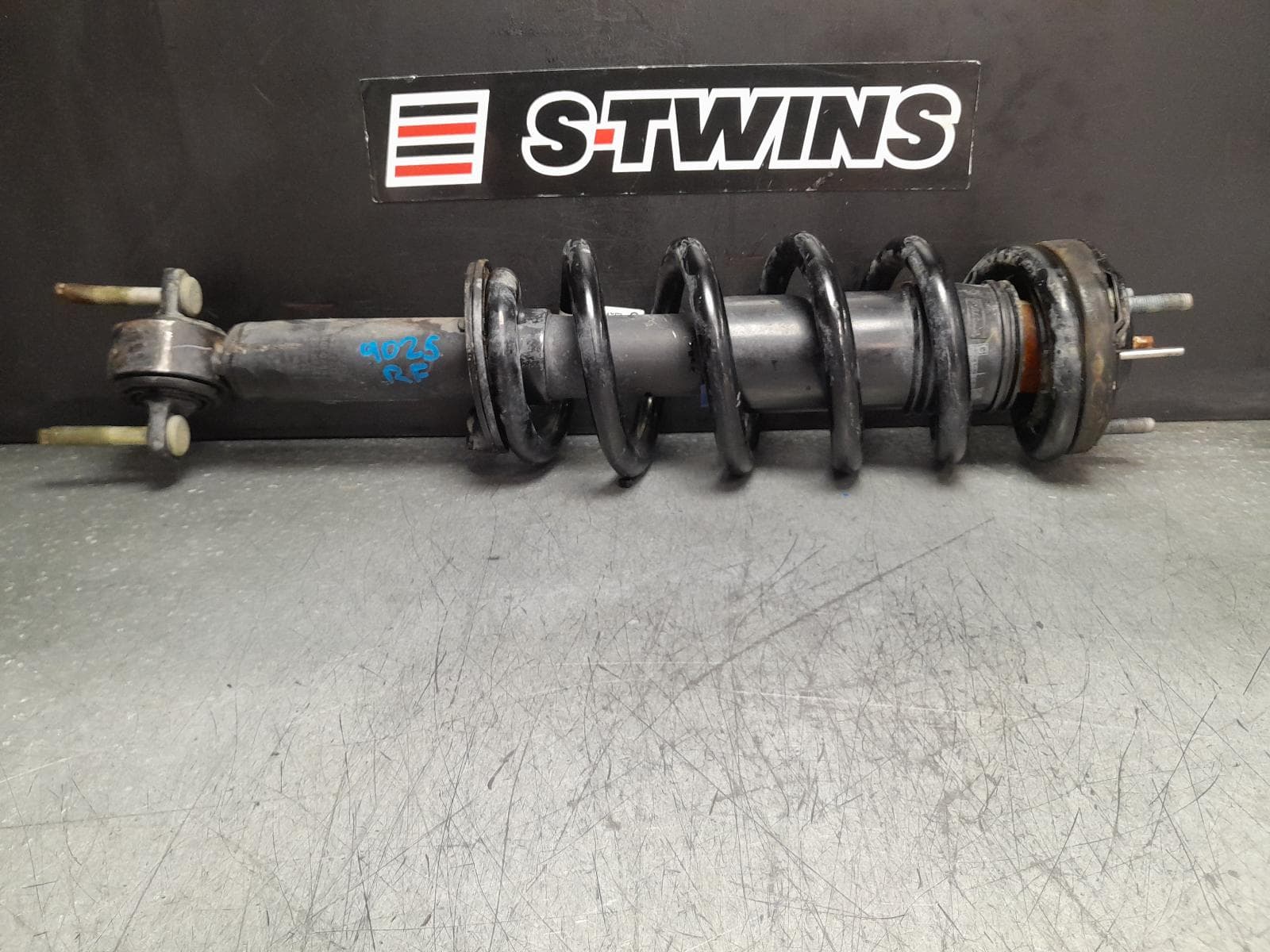 Used auto part listing image: 2023 FORD RANGER RIGHT FRONT STRUT RA, DIESEL, 2.0, SINGLE TURBO, 05/22- 0000376868