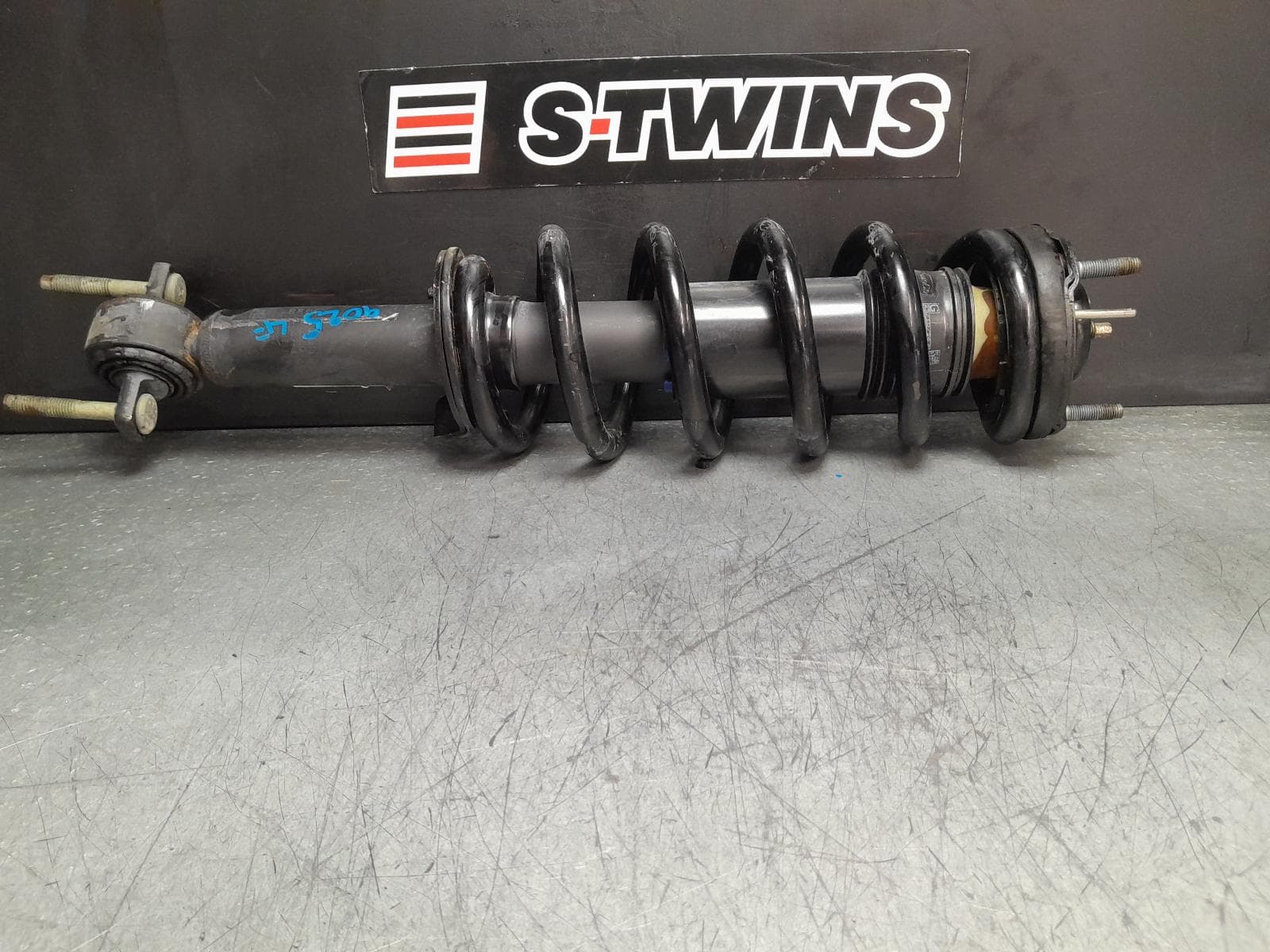 Used auto part listing image: 2023 FORD RANGER LEFT FRONT STRUT RA, DIESEL, 2.0, SINGLE TURBO, 05/22- 0000376870