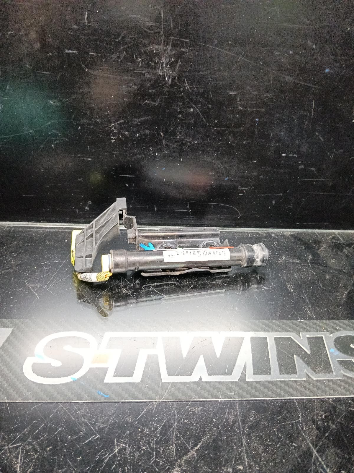Used auto part listing image: 2015 LEXUS IS SERIES BONNET HINGE STRUT LIFT ACTUATOR (RH SIDE), XE30, 04/13-08/20 0000406768