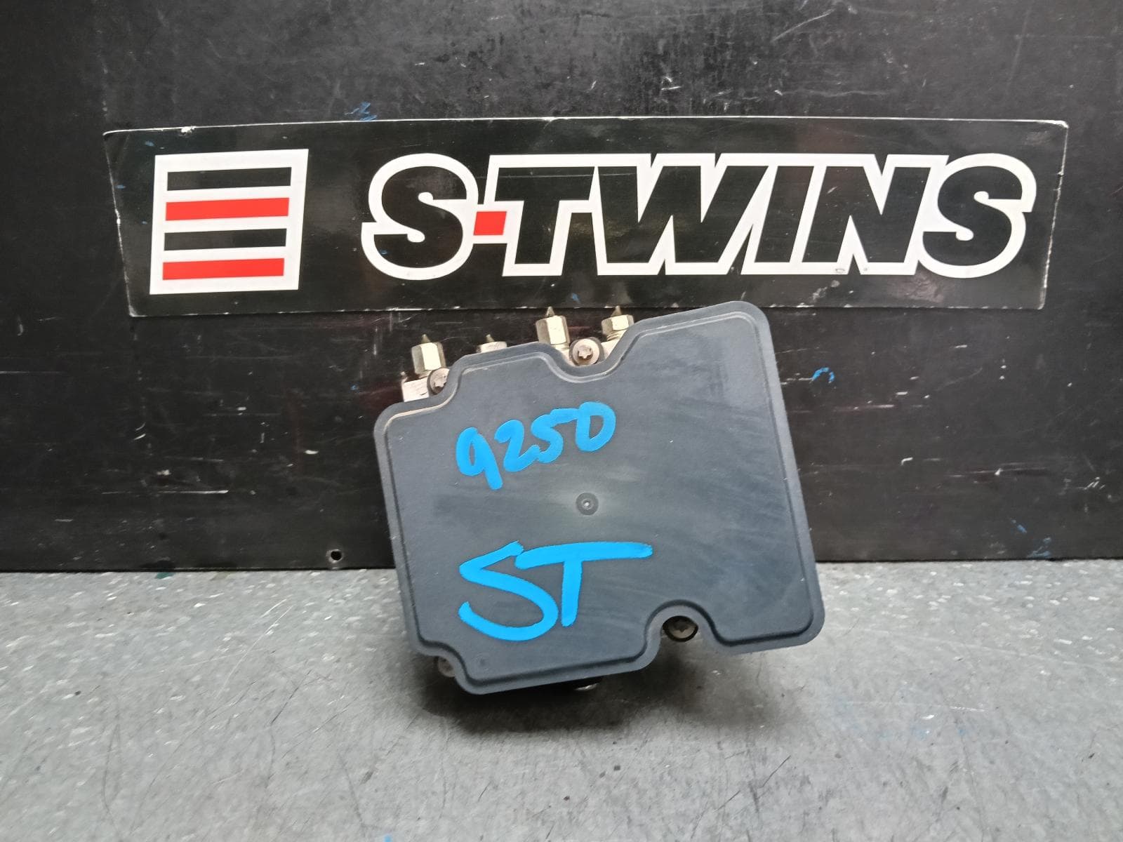 Used auto part listing image: 2016 MAZDA CX3 ABS PUMP MODULATOR DK, P/N D1Y2437A0C, 03/15- 0000386240