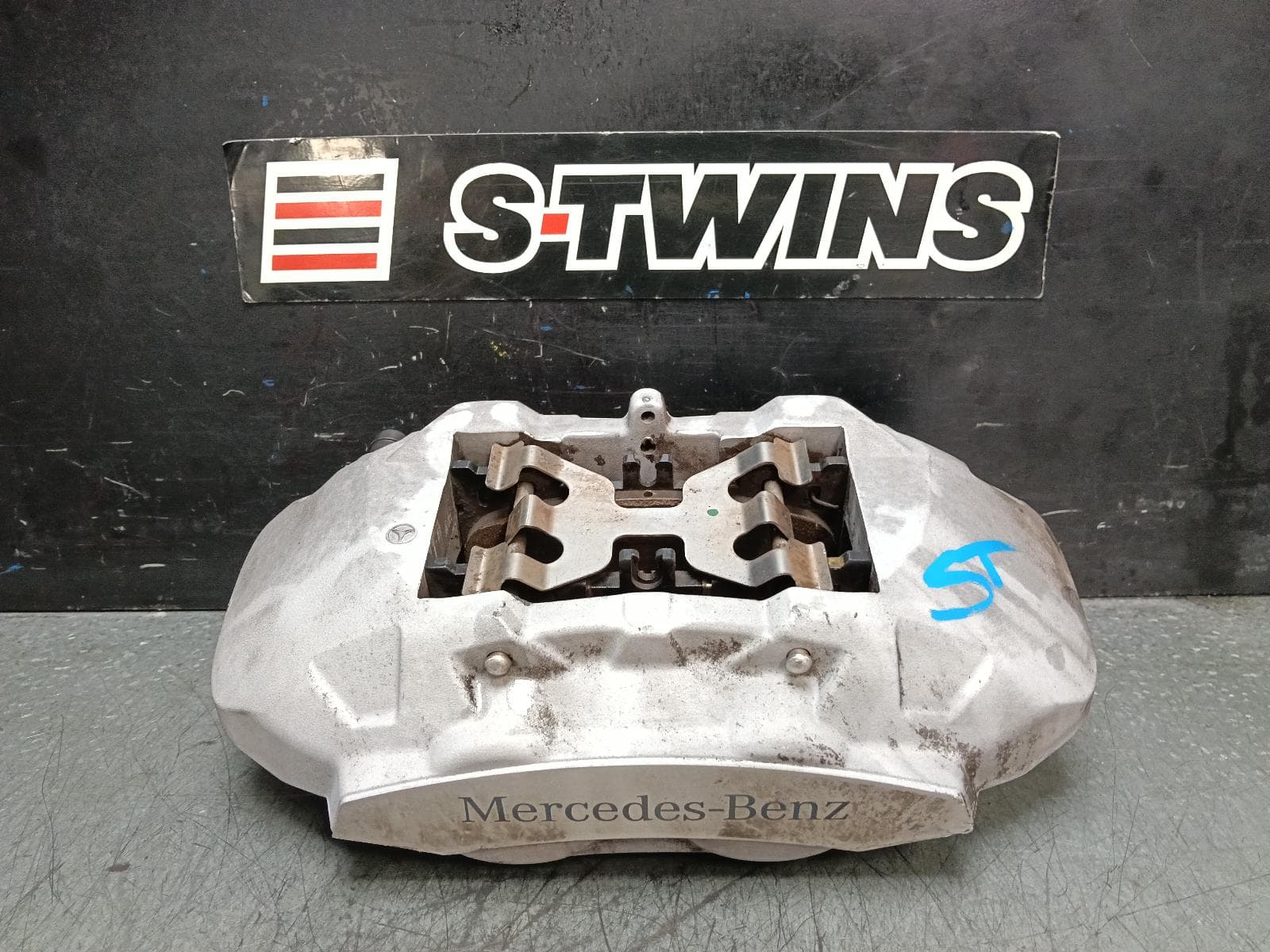 Used auto part listing image: 2022 MERCEDES GLC CLASS CALIPER LH FRONT, GREY, X253/C253, 09/15-03/23 0000393812