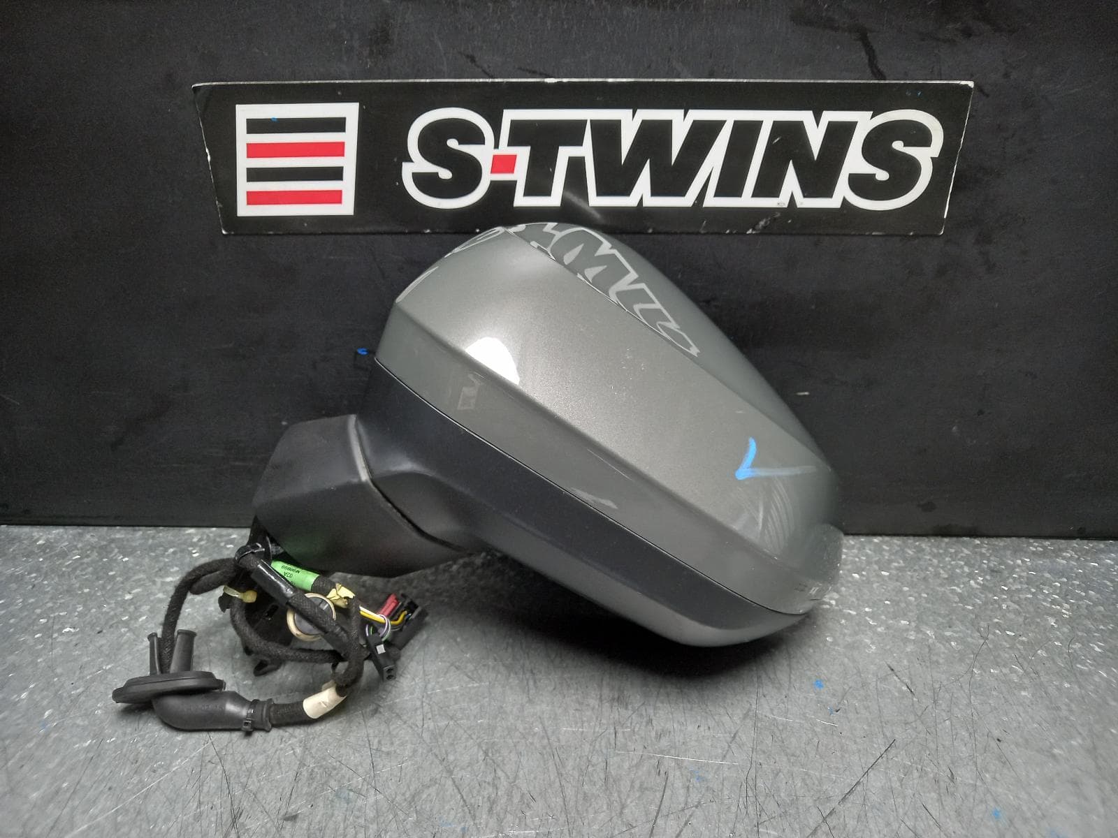 Used auto part listing image: 2022 AUDI Q3 LEFT DOOR MIRROR F3, NON AUTO FOLD, NON HEATED, NON AUTO DIM TYPE, COLOUR CODED, 03/19-12/24 0000375362