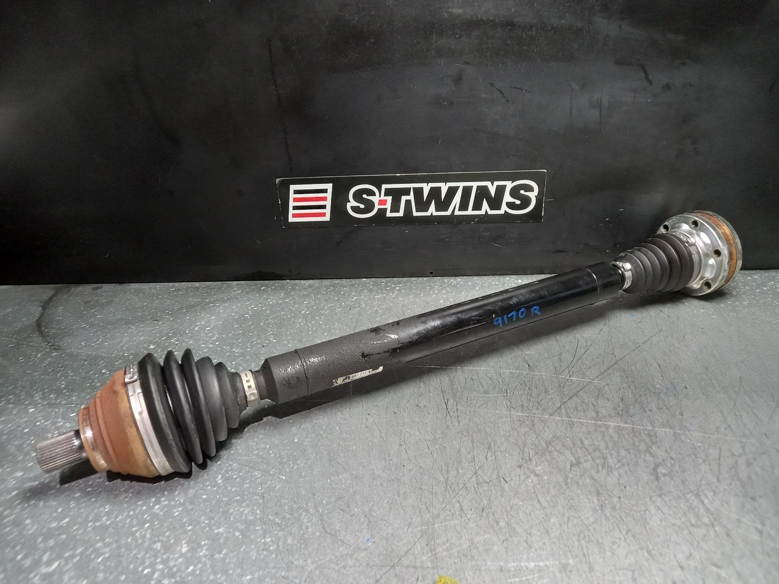 Used auto part listing image: 2022 AUDI Q3 RIGHT DRIVESHAFT F3, FRONT, PETROL, 1.4, 03/19- 0000375384
