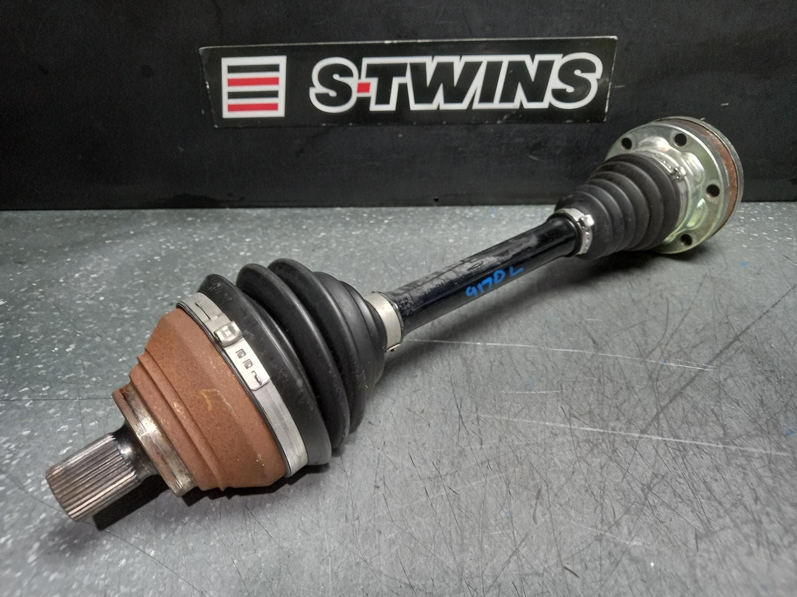 Used auto part listing image: 2022 AUDI Q3 LEFT DRIVESHAFT F3, FRONT, PETROL, 1.4, 03/19- 0000375385