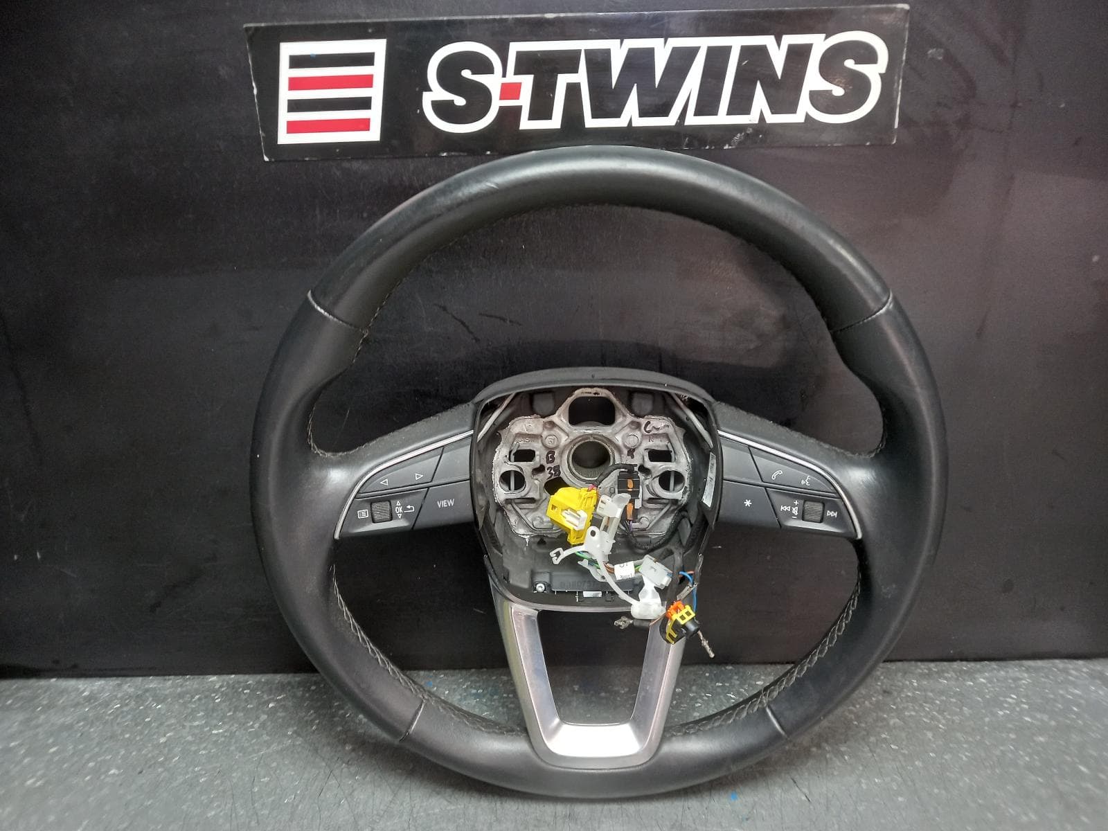 Used auto part listing image: 2022 AUDI Q3 STEERING WHEEL F3, 03/19-11/25 0000375376