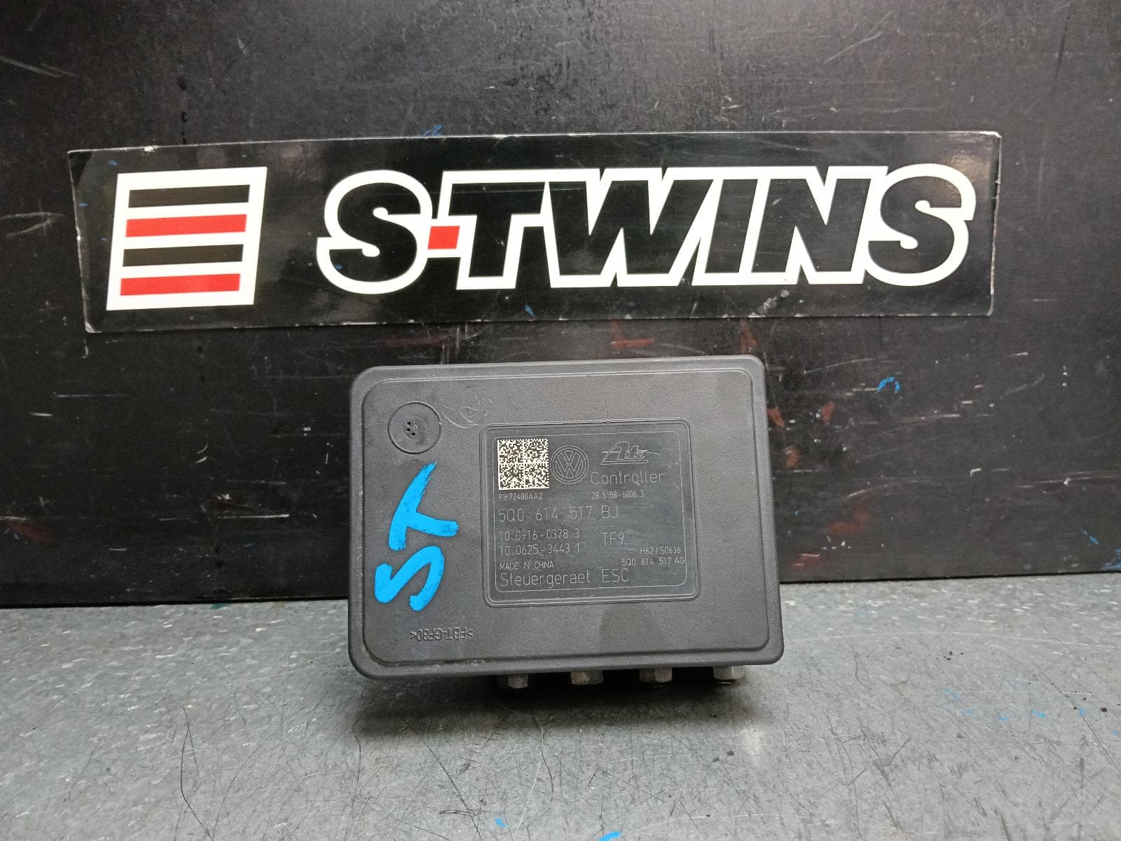 Used auto part listing image: 2017 VOLKSWAGEN GOLF ABS PUMP MODULATOR GEN 7, ON MOTOR P/N 5Q0614517CC, 11/12-08/20 0000386176