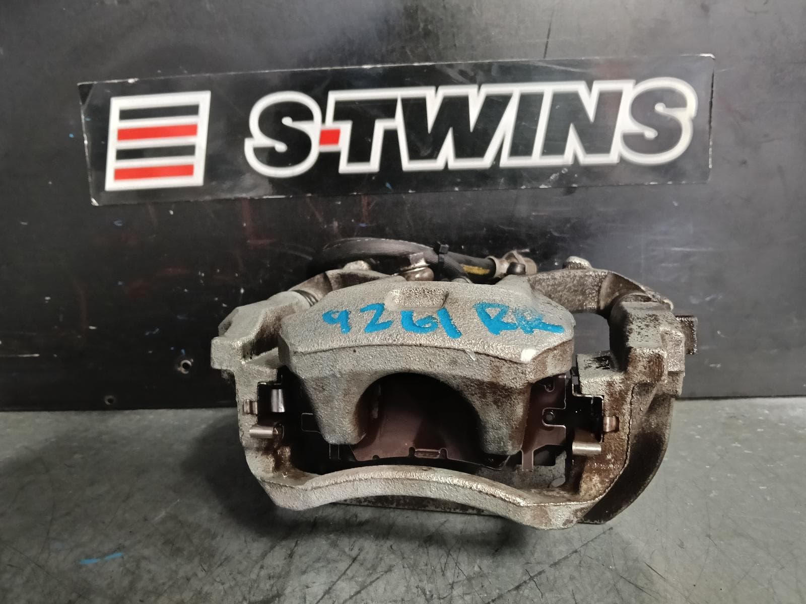 Used auto part listing image: 2019 TOYOTA CAMRY CALIPER RH REAR, GREY, XV70, 09/17-05/24 0000385822