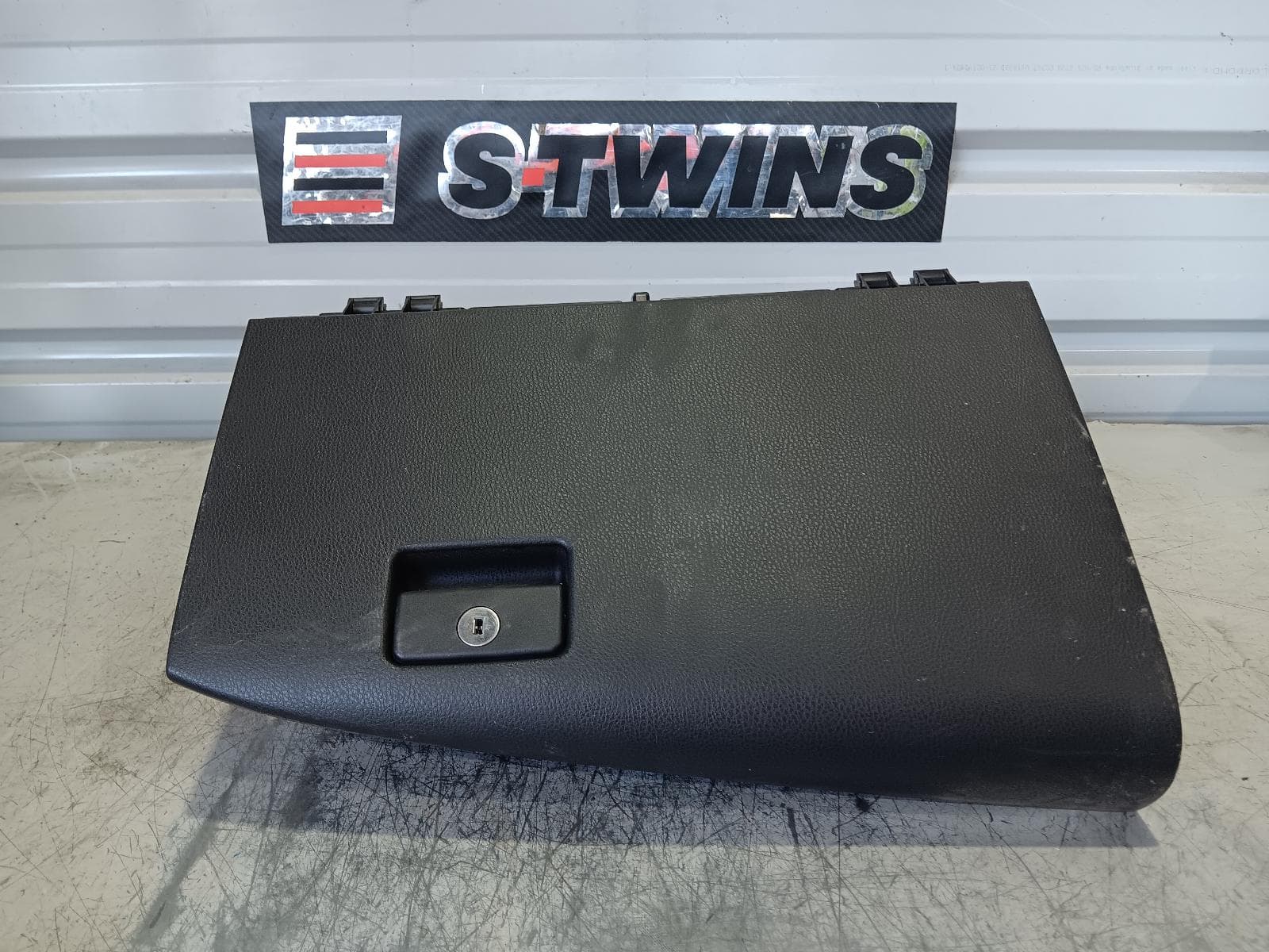 Used auto part listing image: 2019 TOYOTA CAMRY GLOVE BOX XV70, 09/17-05/24 0000369802