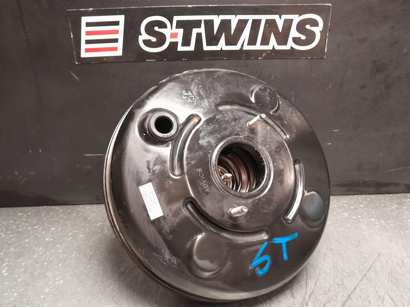 Used auto part listing image: 2014 TOYOTA RAV4 BRAKE BOOSTER XA40, P/N 4461042390, 12/12-12/18 0000376472