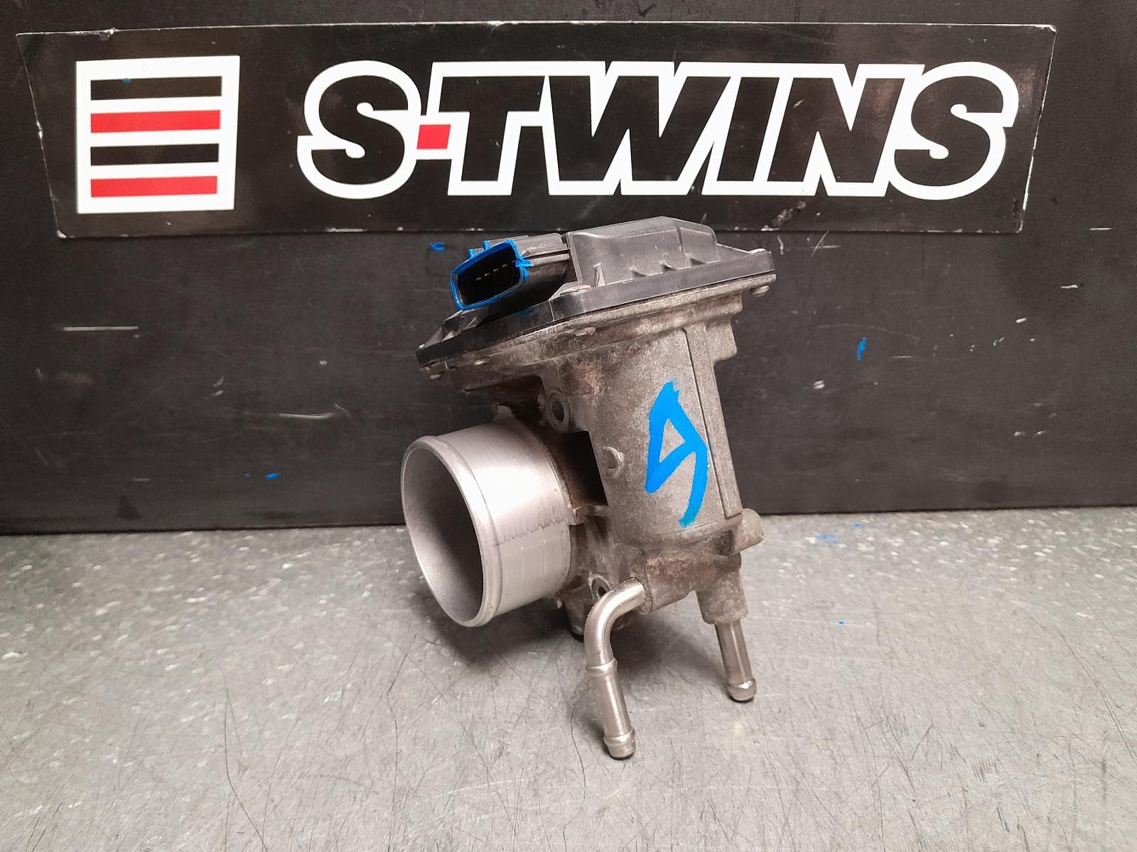 Used auto part listing image: 2014 TOYOTA RAV4 THROTTLE BODY 2.2, 2AD-FTV, DIESEL, ALA49R, 12/12-12/18 0000376476