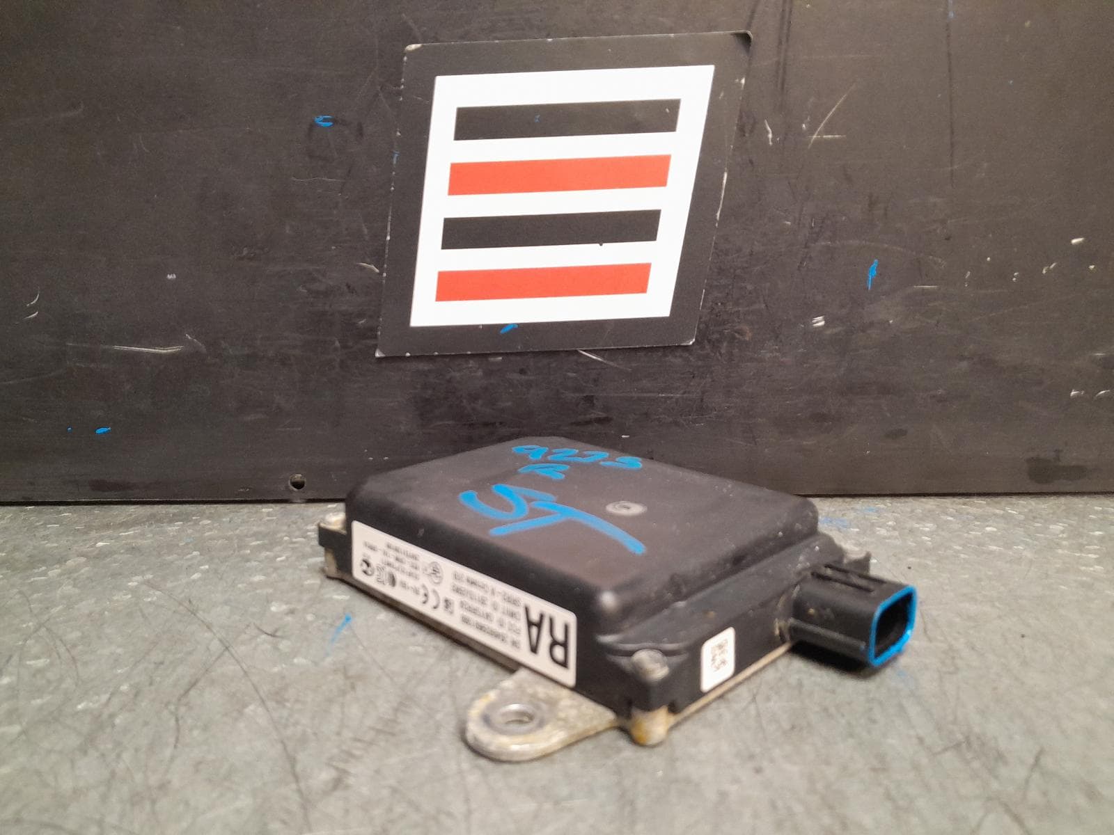 Used auto part listing image: 2014 TOYOTA RAV4 REVERSE CAMERA BLIND SPOT MONITOR SENSOR (RH REAR BEHIND BUMPER), XA40, 12/12-12/14 0000376494