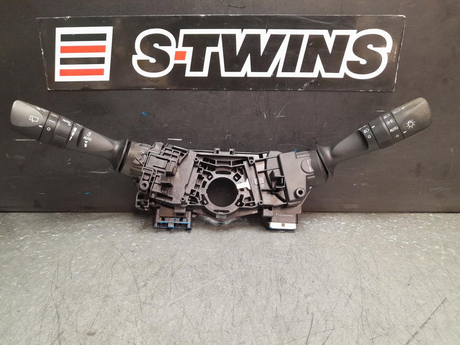 Used auto part listing image: 2014 TOYOTA RAV4 COMBINATION SWITCH ASSY, W/ HEADLAMP WASHER & FOGLAMP TYPE, XA40, 12/12-12/18 0000376504