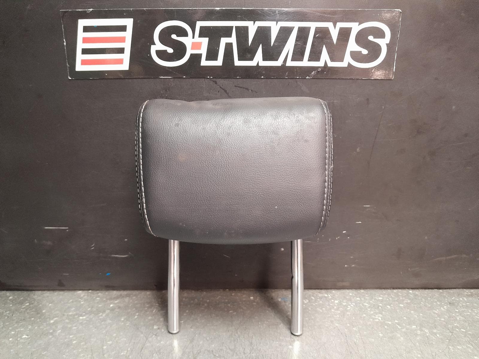 Used auto part listing image: 2014 TOYOTA RAV4 HEADREST LH REAR, XA40, LEATHER, BLACK, 12/12-12/18 0000376506