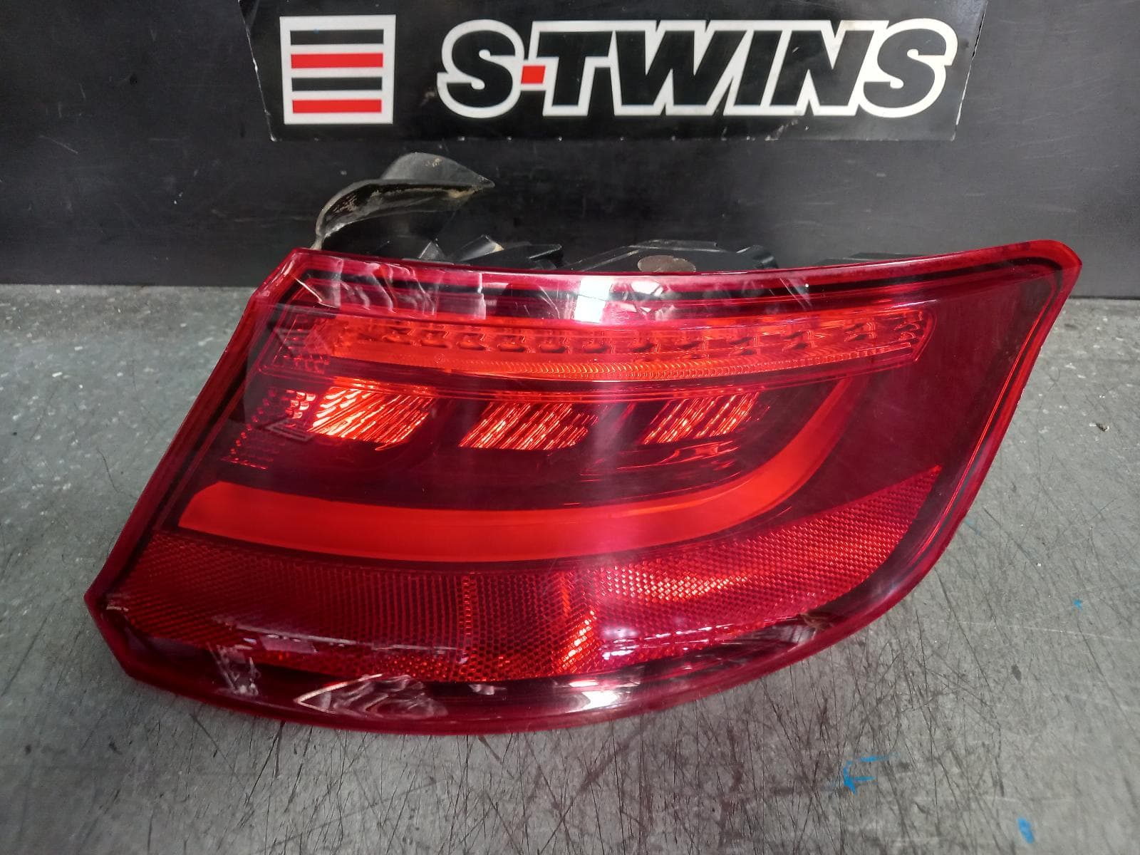 Used auto part listing image: 2014 AUDI A3 RIGHT TAILLIGHT A3/S3/RS3, 8V, HATCH, LED TYPE, 03/13-04/16 0000374441